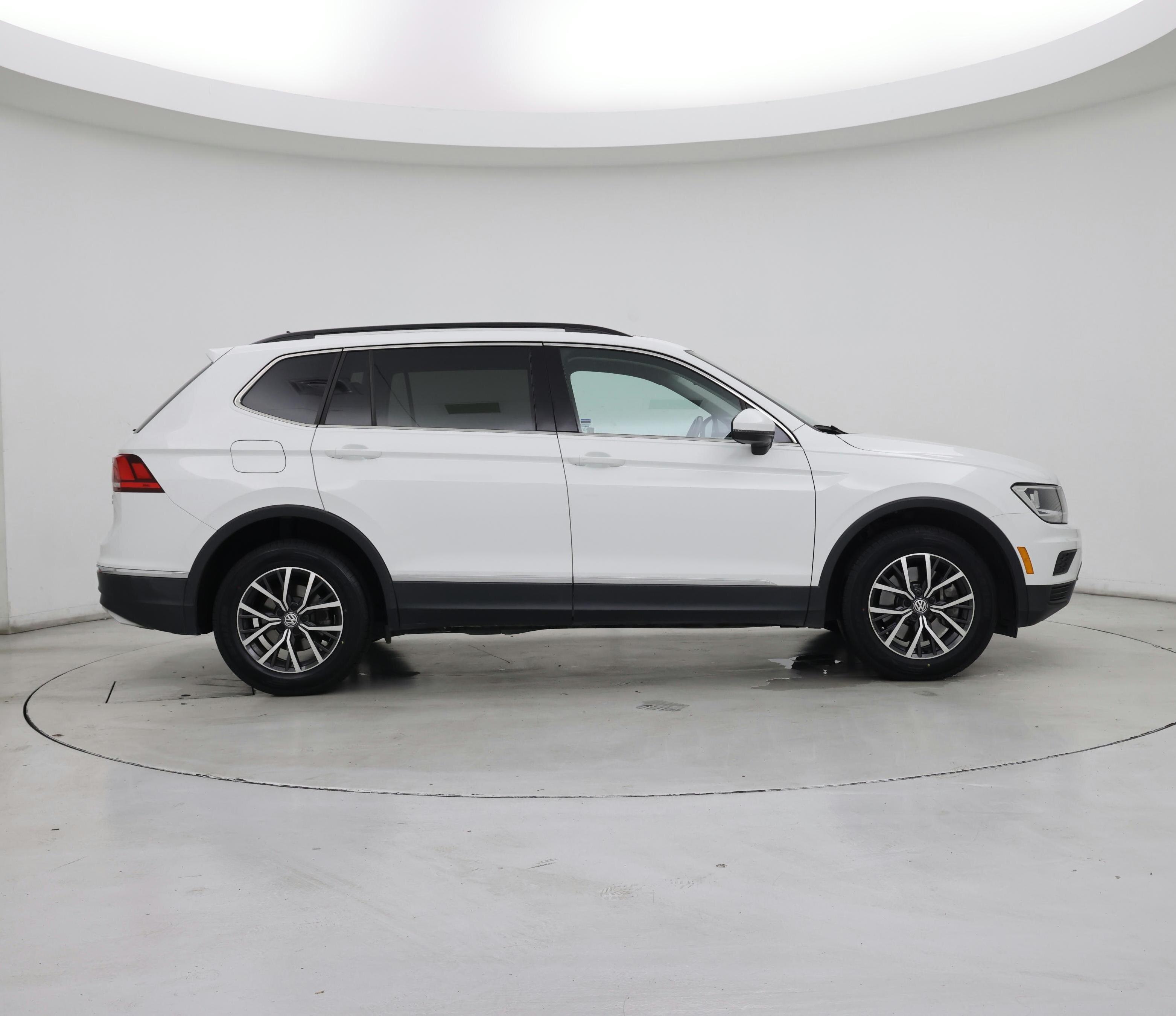 Thumbnail: 2018 Volkswagen Tiguan - 7