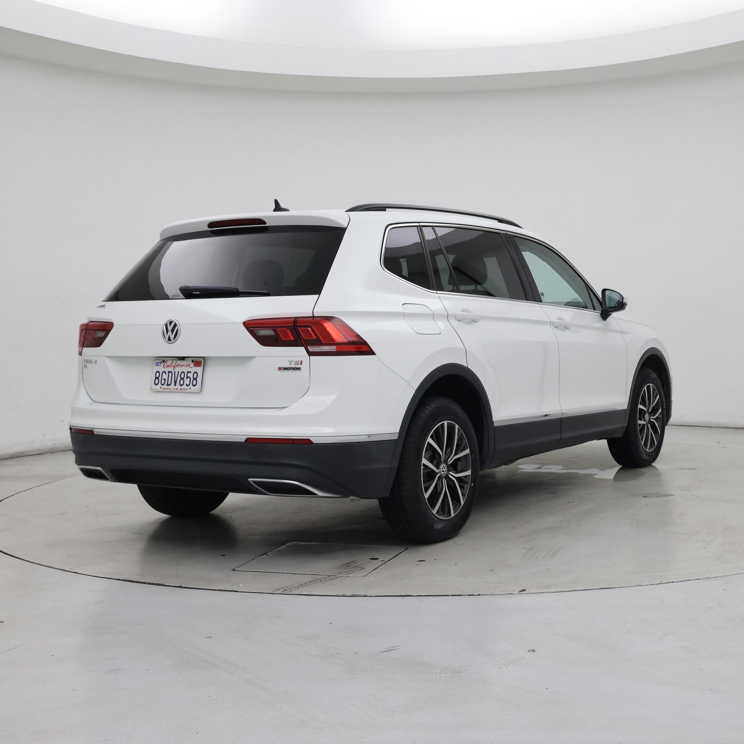 Thumbnail: 2018 Volkswagen Tiguan - 8