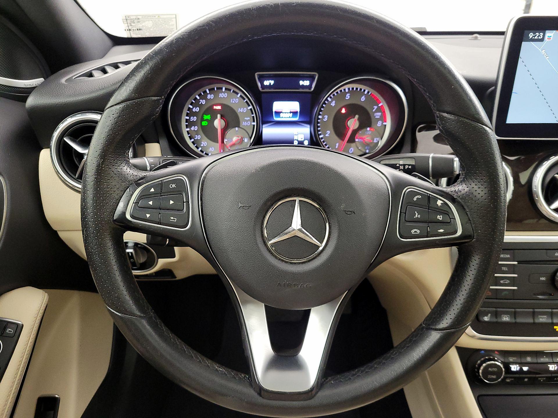 Thumbnail: 2016 Mercedes-Benz GLA - 10