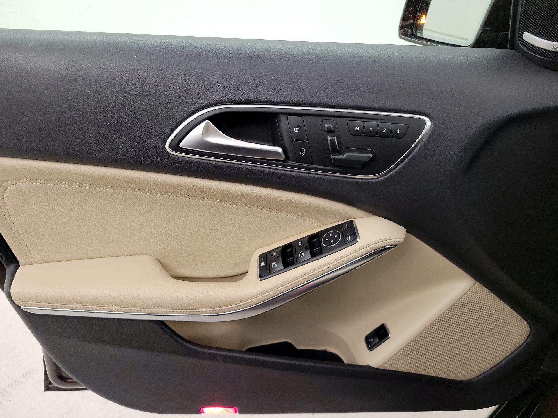 Thumbnail: 2016 Mercedes-Benz GLA - 12