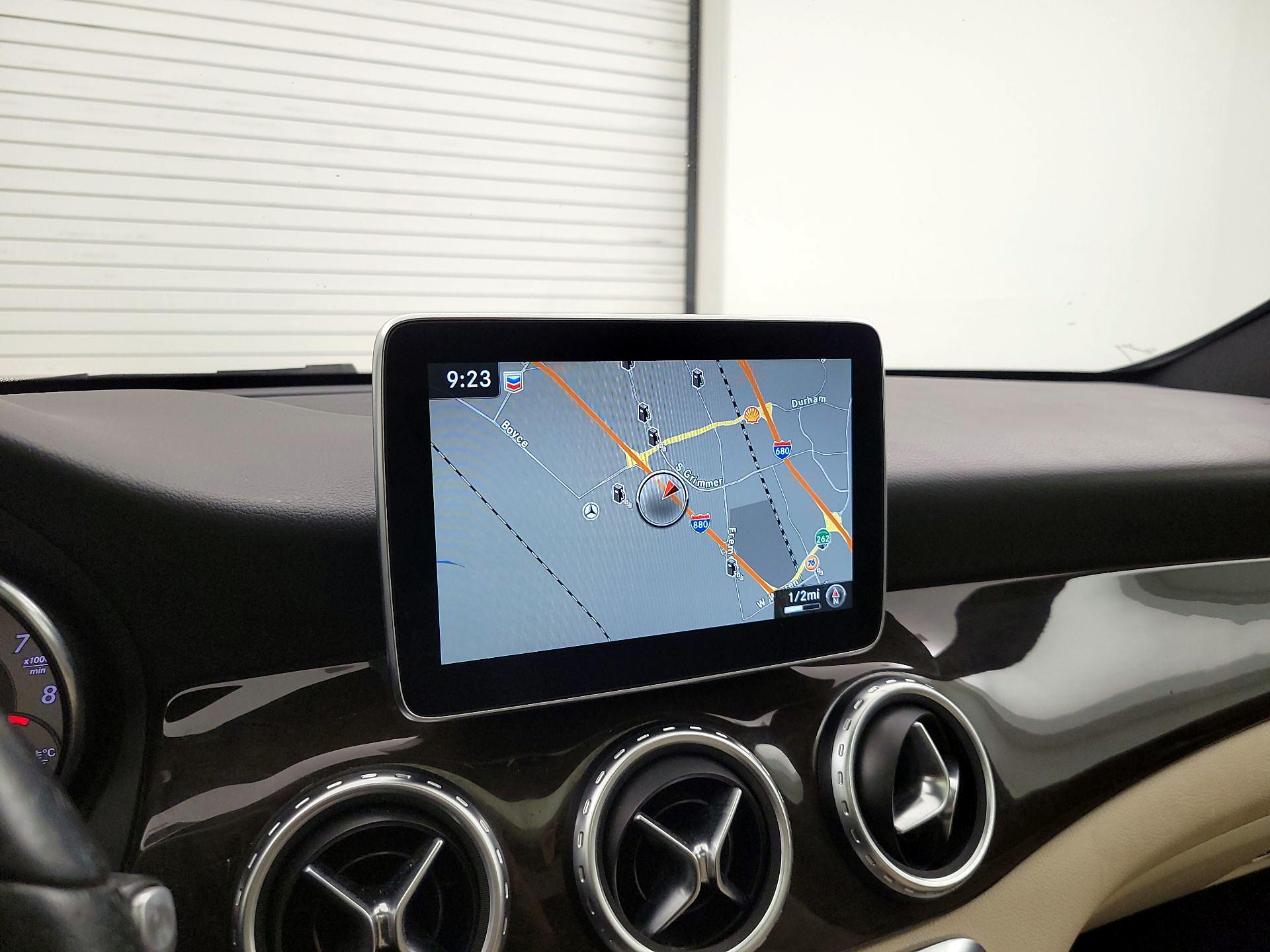 Thumbnail: 2016 Mercedes-Benz GLA - 14