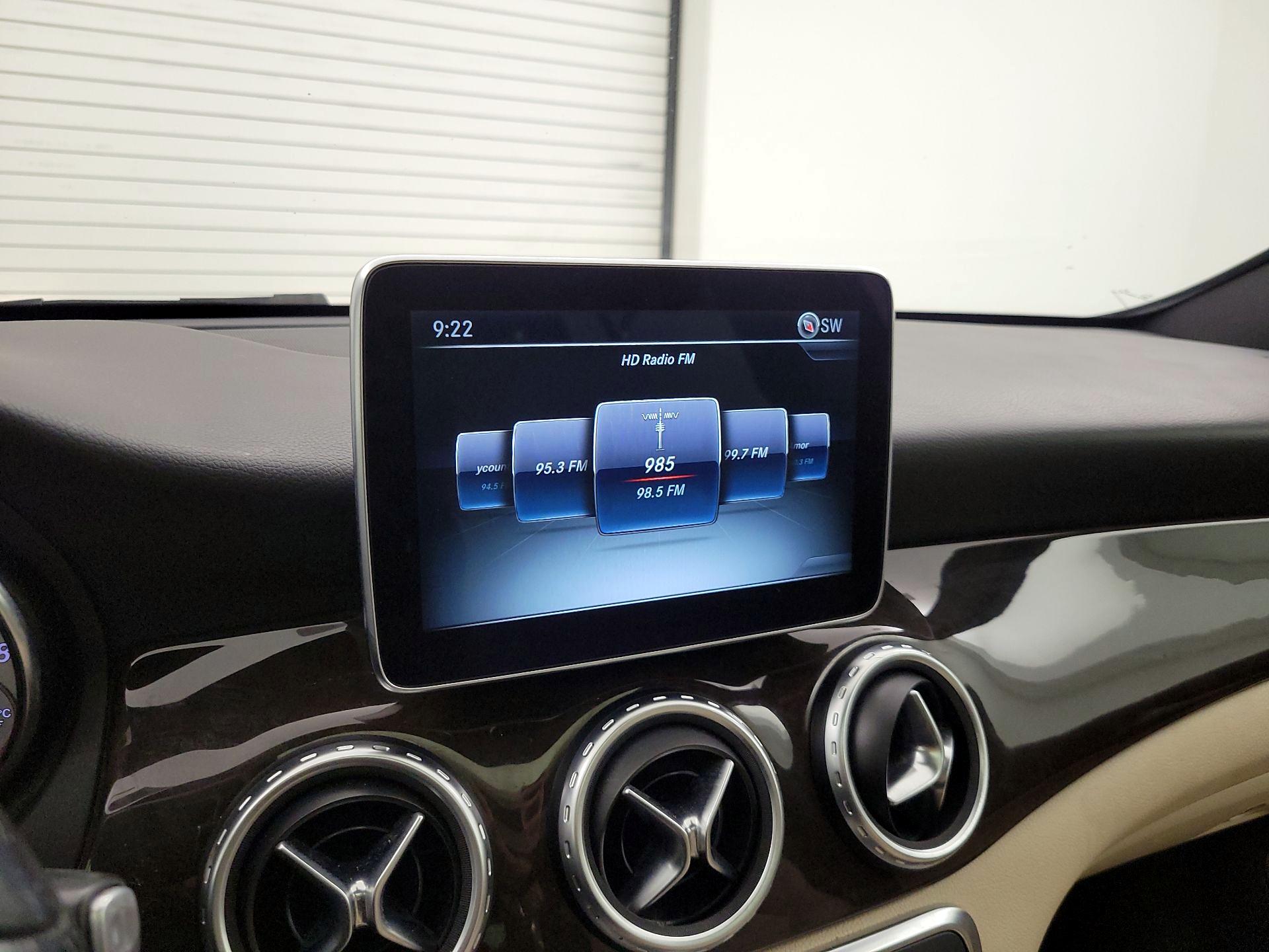 Thumbnail: 2016 Mercedes-Benz GLA - 16