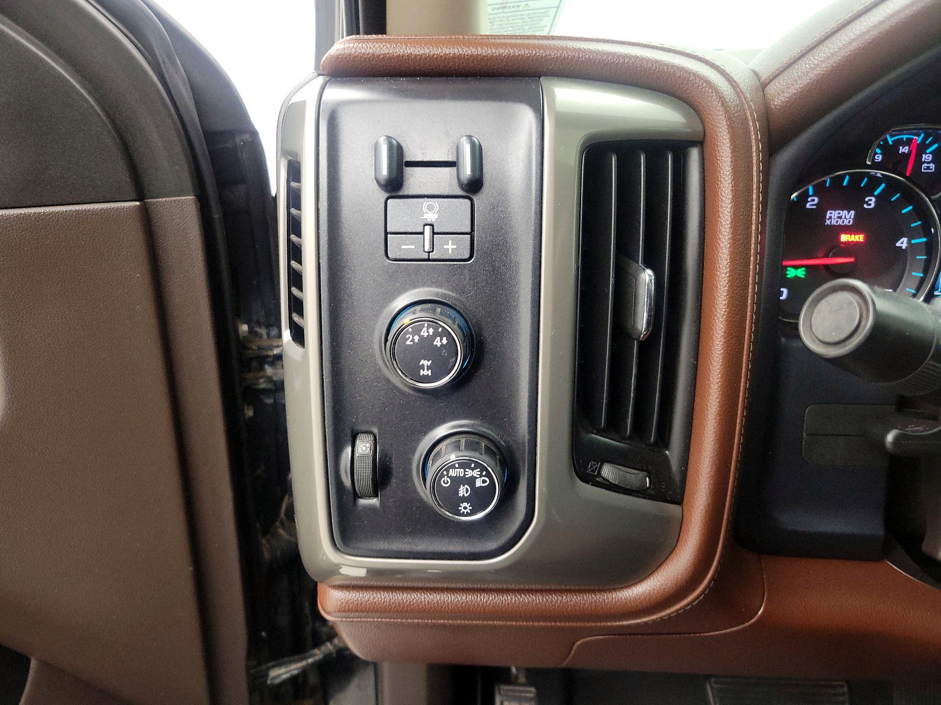 Thumbnail: 2015 Chevrolet Silverado 3500 - 13