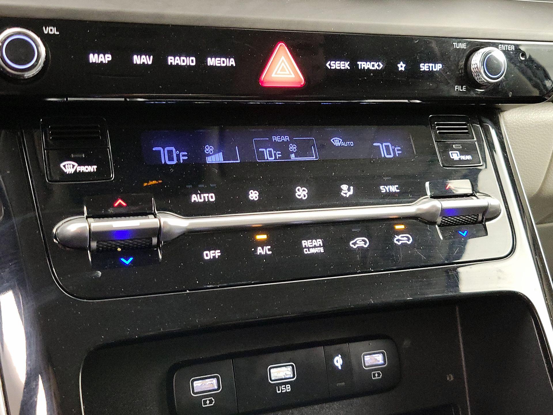 Thumbnail: 2022 Kia Carnival - 17