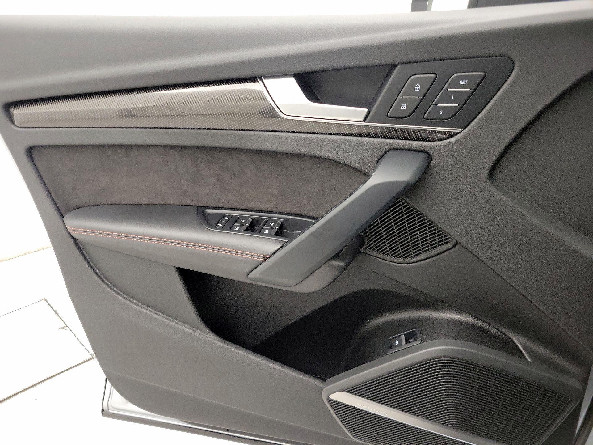 Thumbnail: 2019 Audi SQ5 - 12