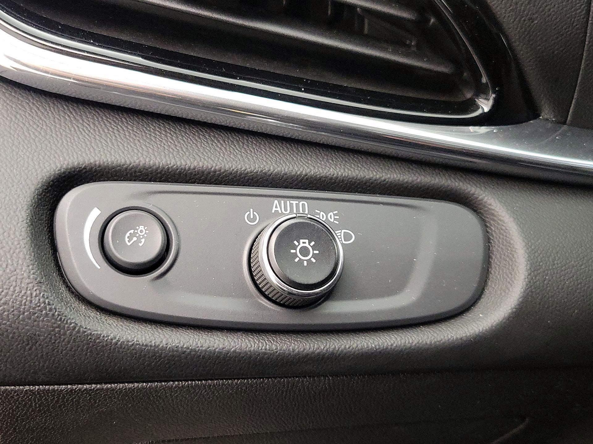 Thumbnail: 2016 Chevrolet Volt - 13