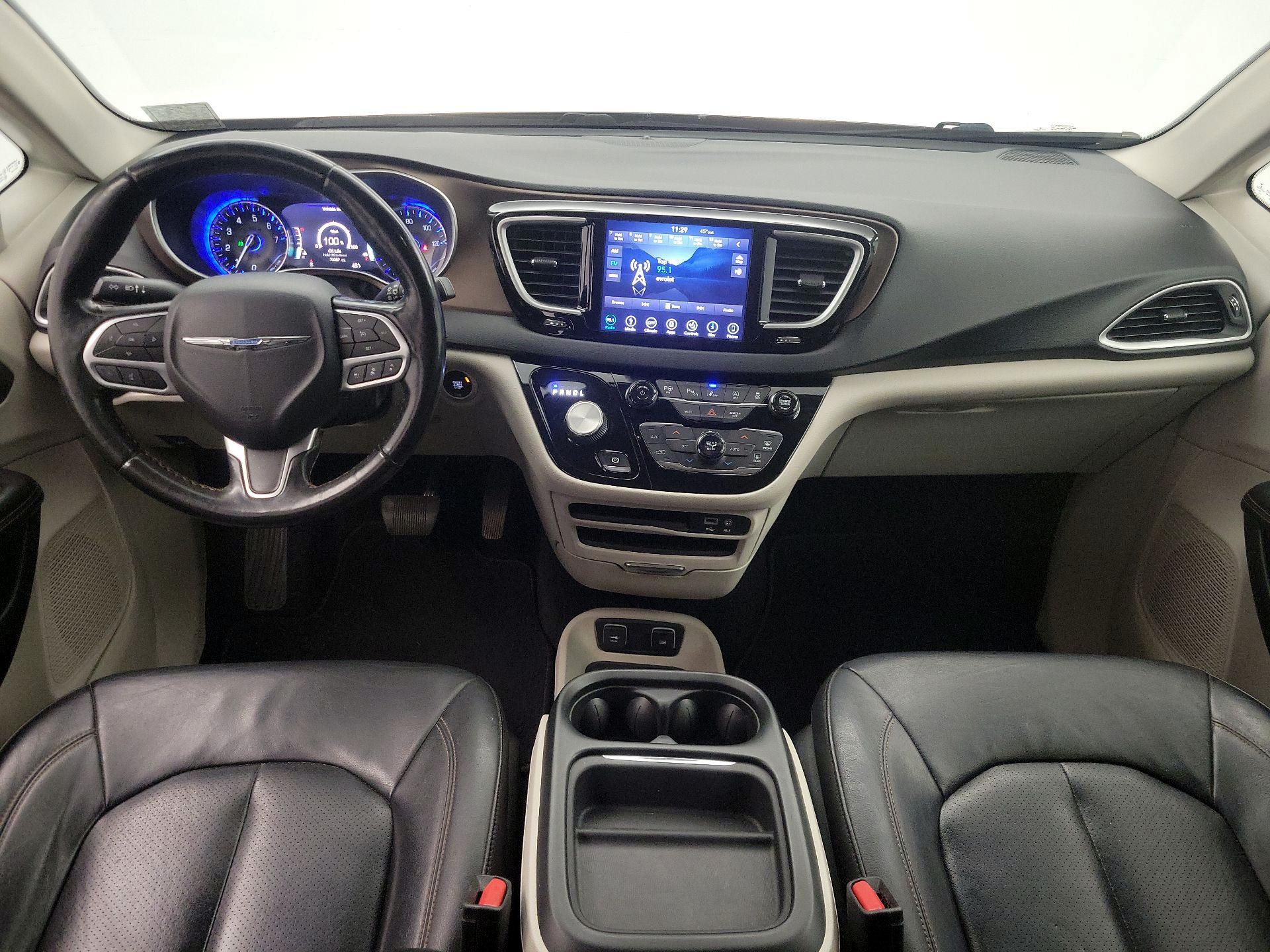 Thumbnail: 2019 Chrysler Pacifica - 9