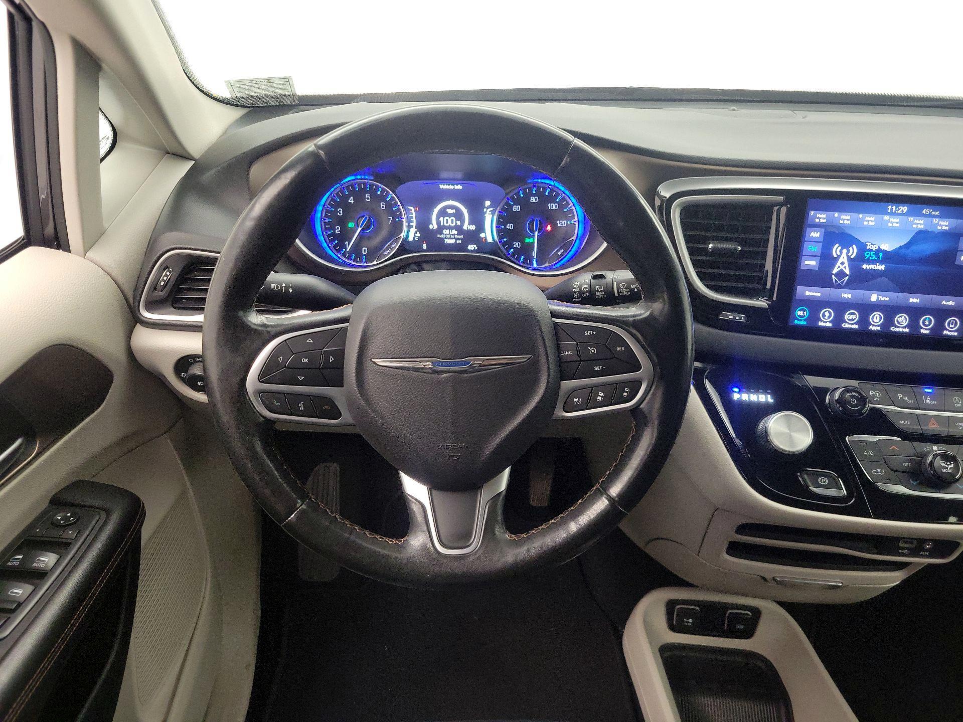 Thumbnail: 2019 Chrysler Pacifica - 10