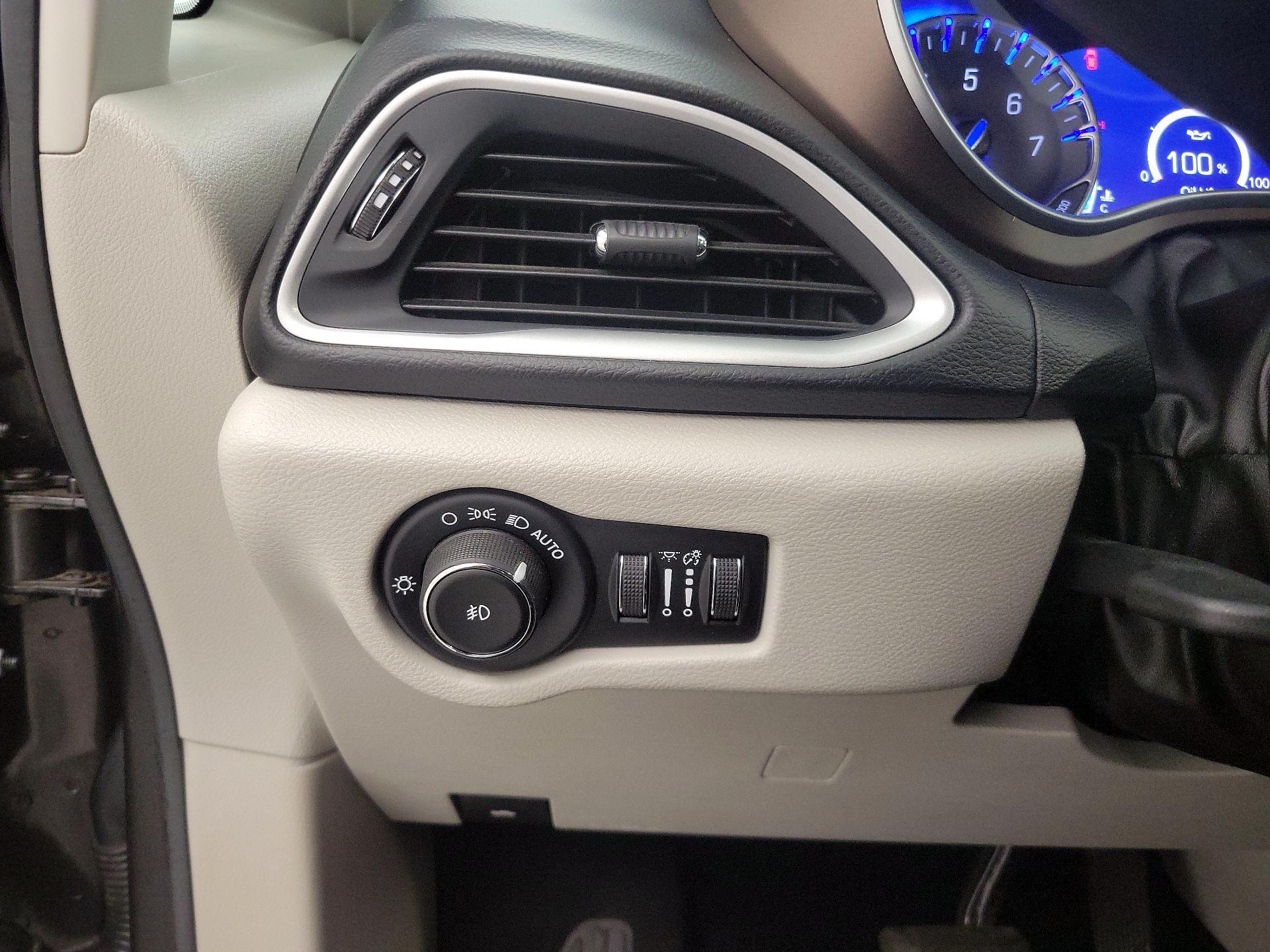 Thumbnail: 2019 Chrysler Pacifica - 13