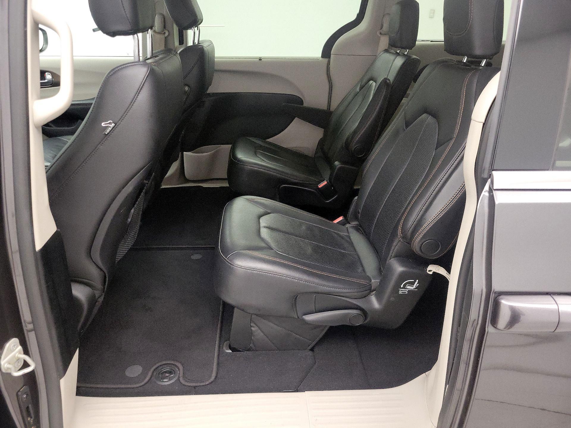 Thumbnail: 2019 Chrysler Pacifica - 19