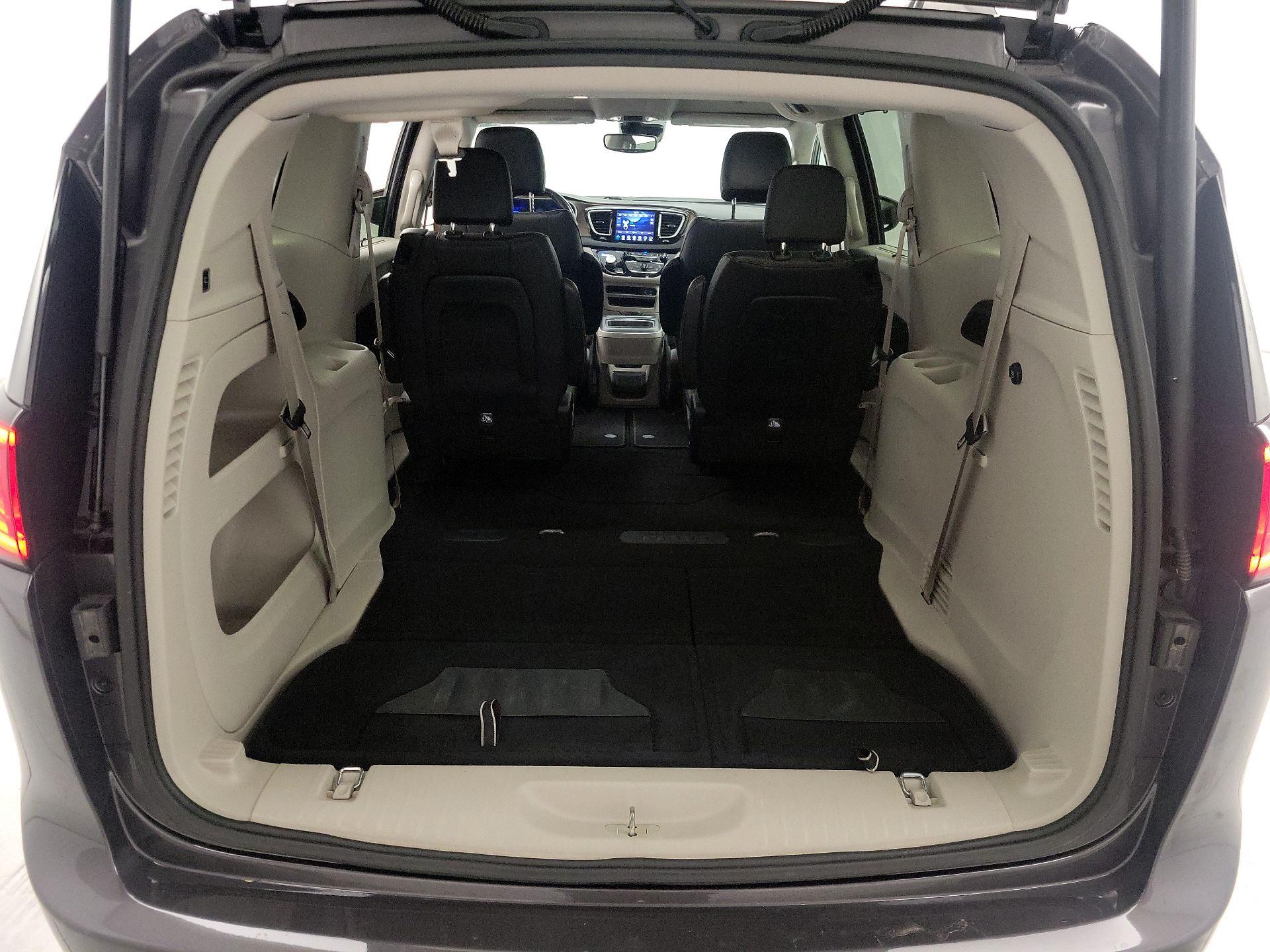 Thumbnail: 2019 Chrysler Pacifica - 20