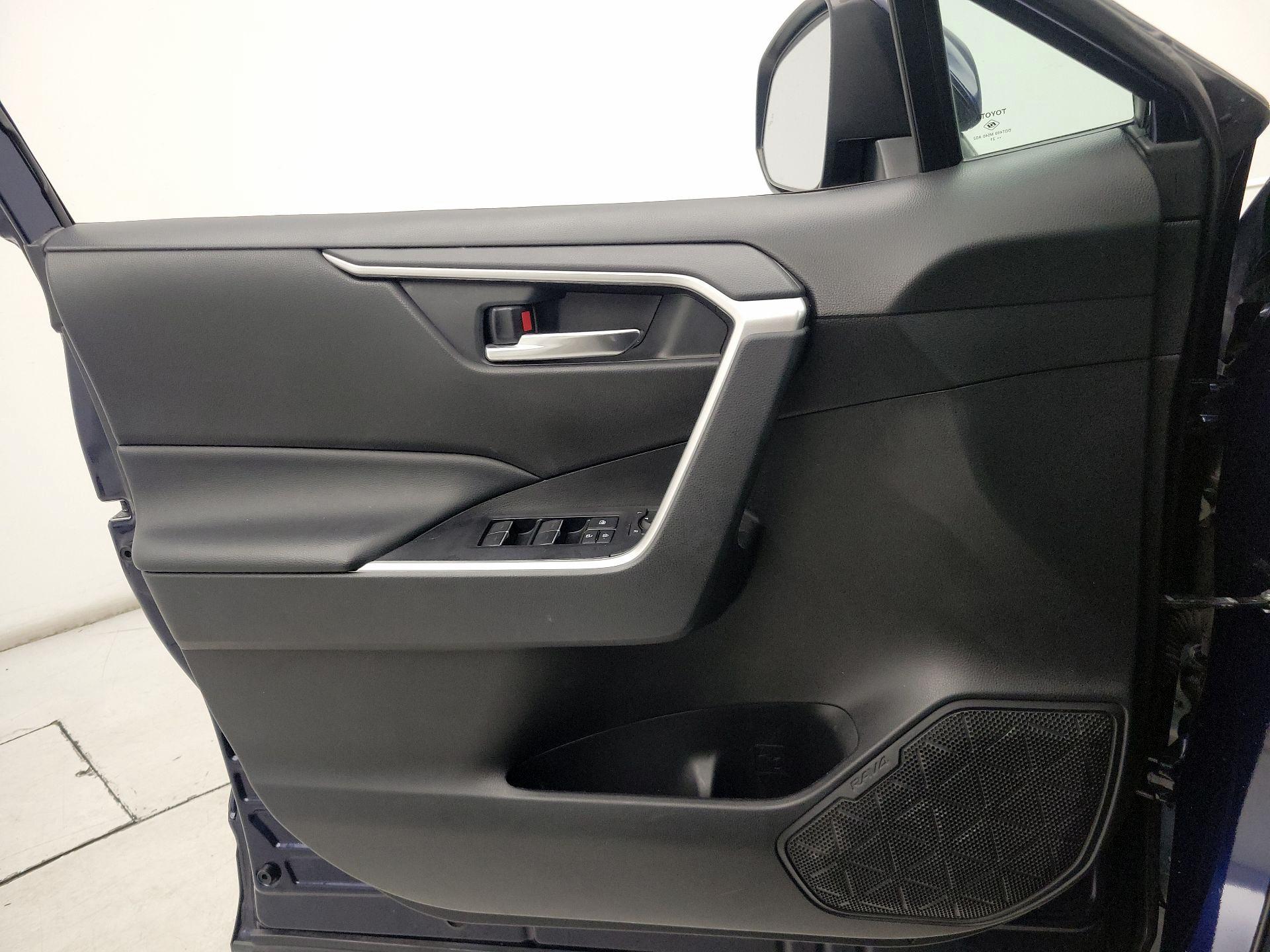 Thumbnail: 2022 Toyota RAV4 - 12