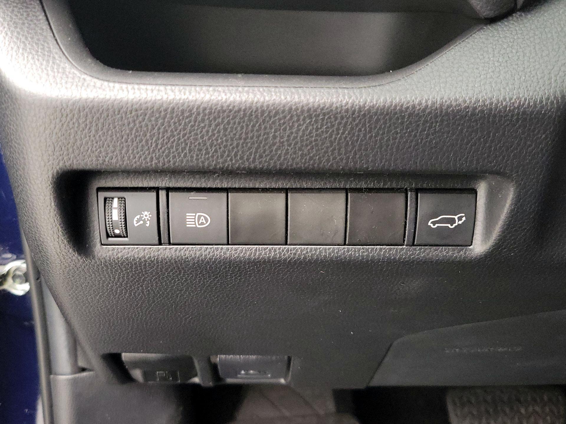 Thumbnail: 2022 Toyota RAV4 - 13