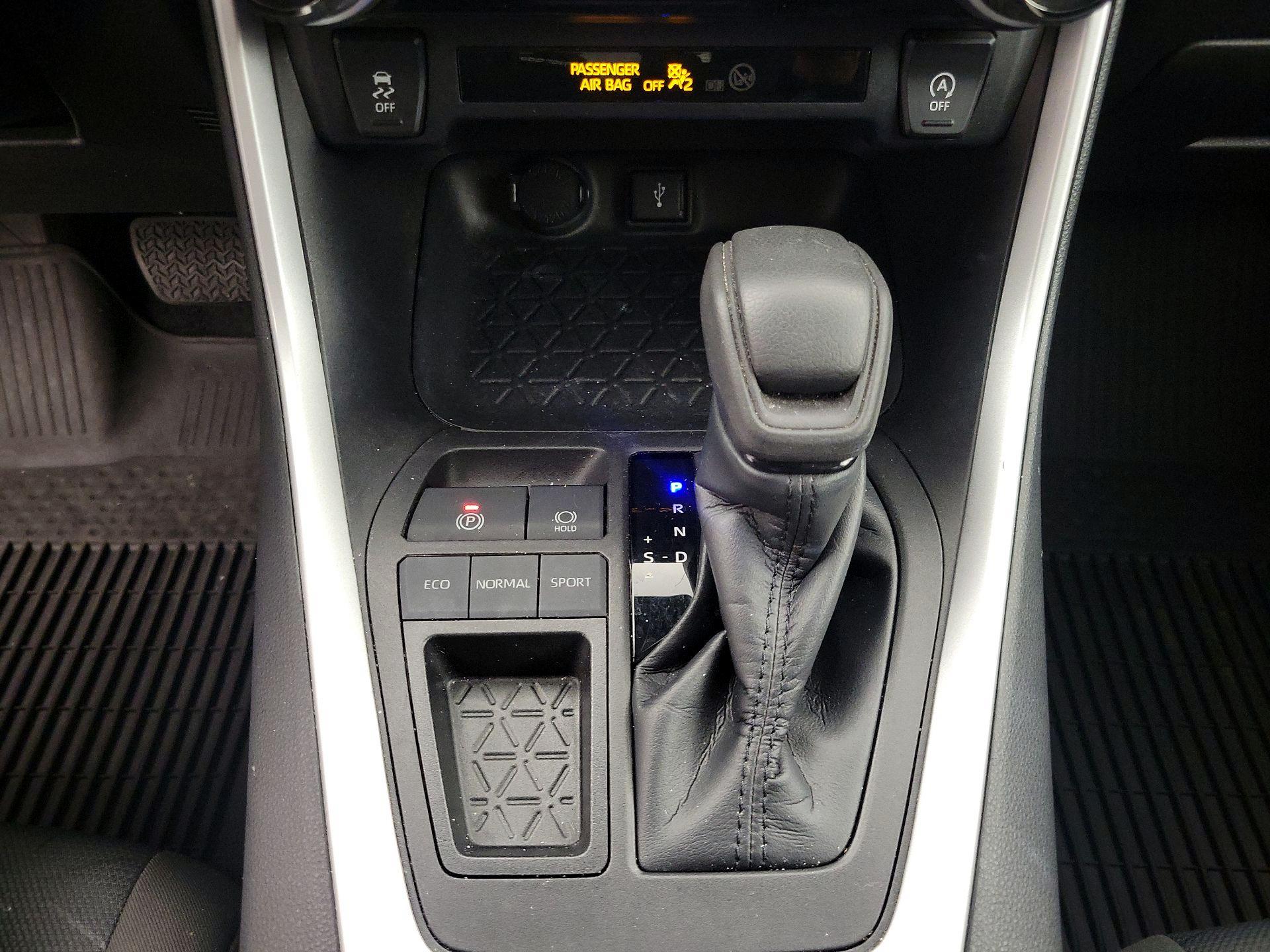 Thumbnail: 2022 Toyota RAV4 - 17