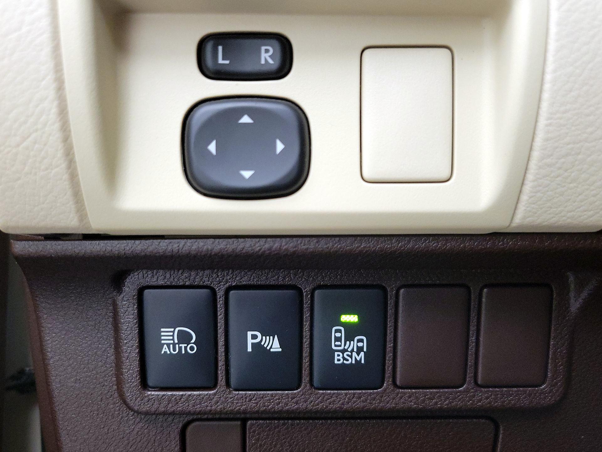 Thumbnail: 2018 Lexus ES - 13