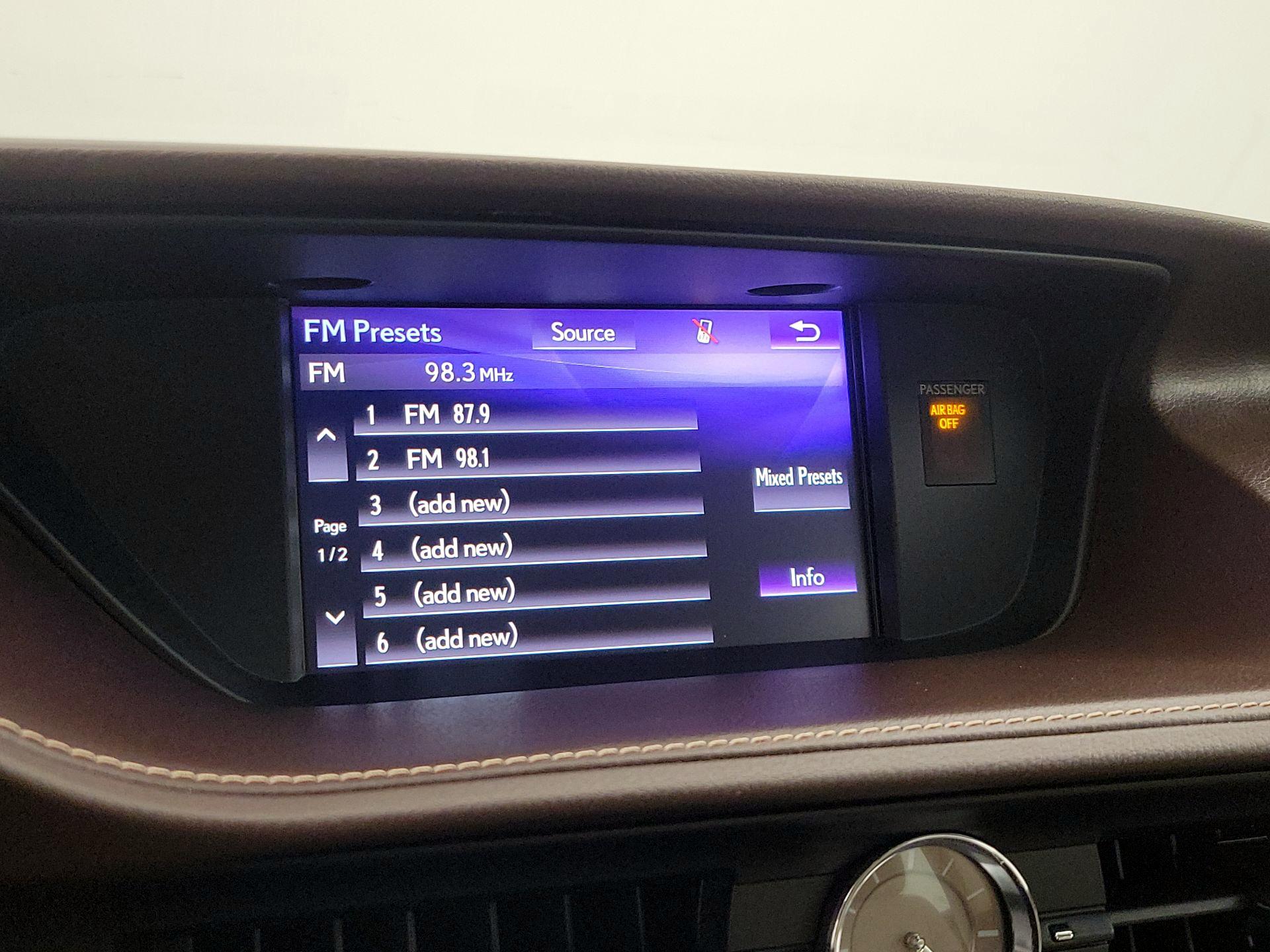 Thumbnail: 2018 Lexus ES - 16