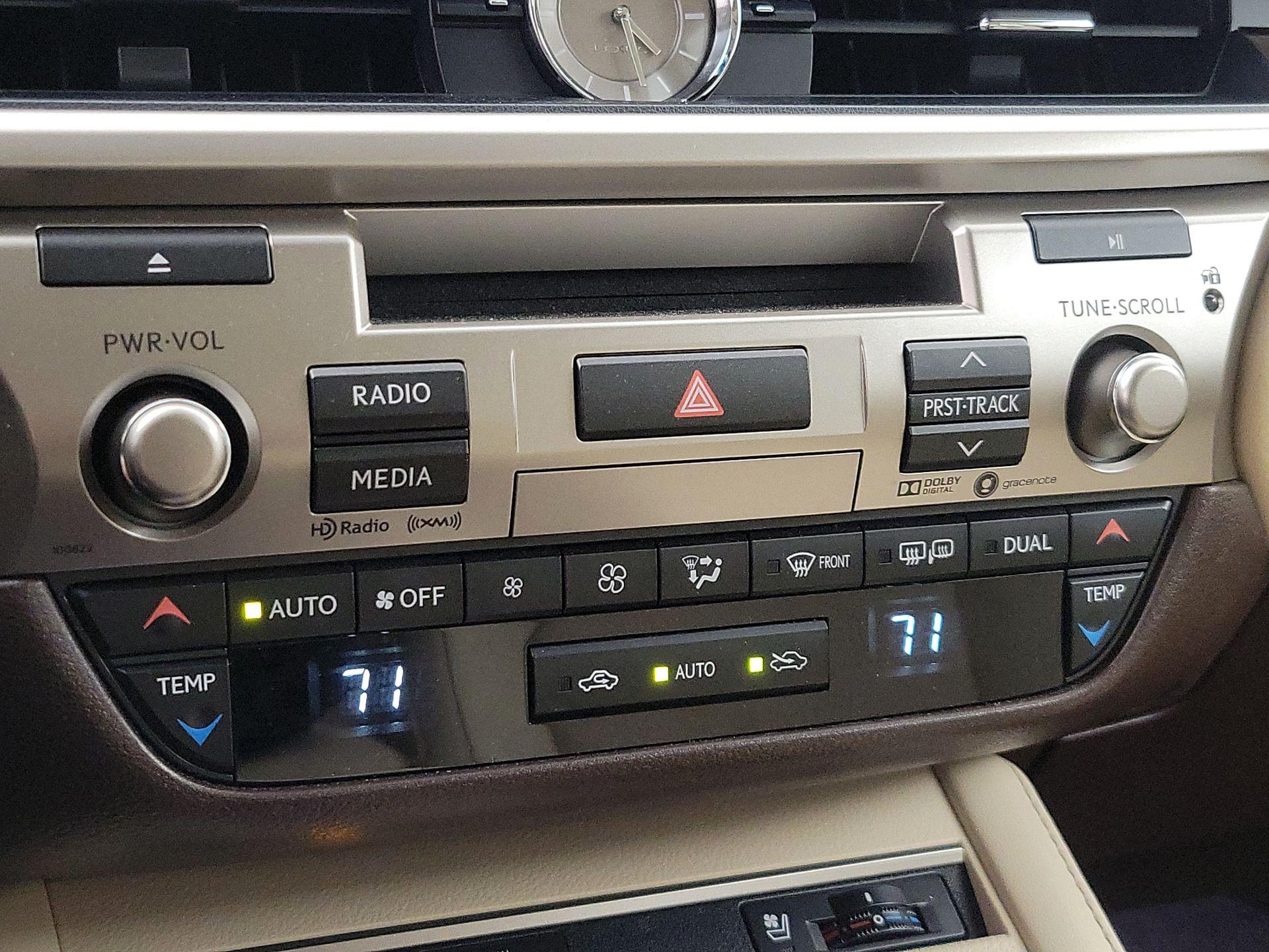 Thumbnail: 2018 Lexus ES - 17