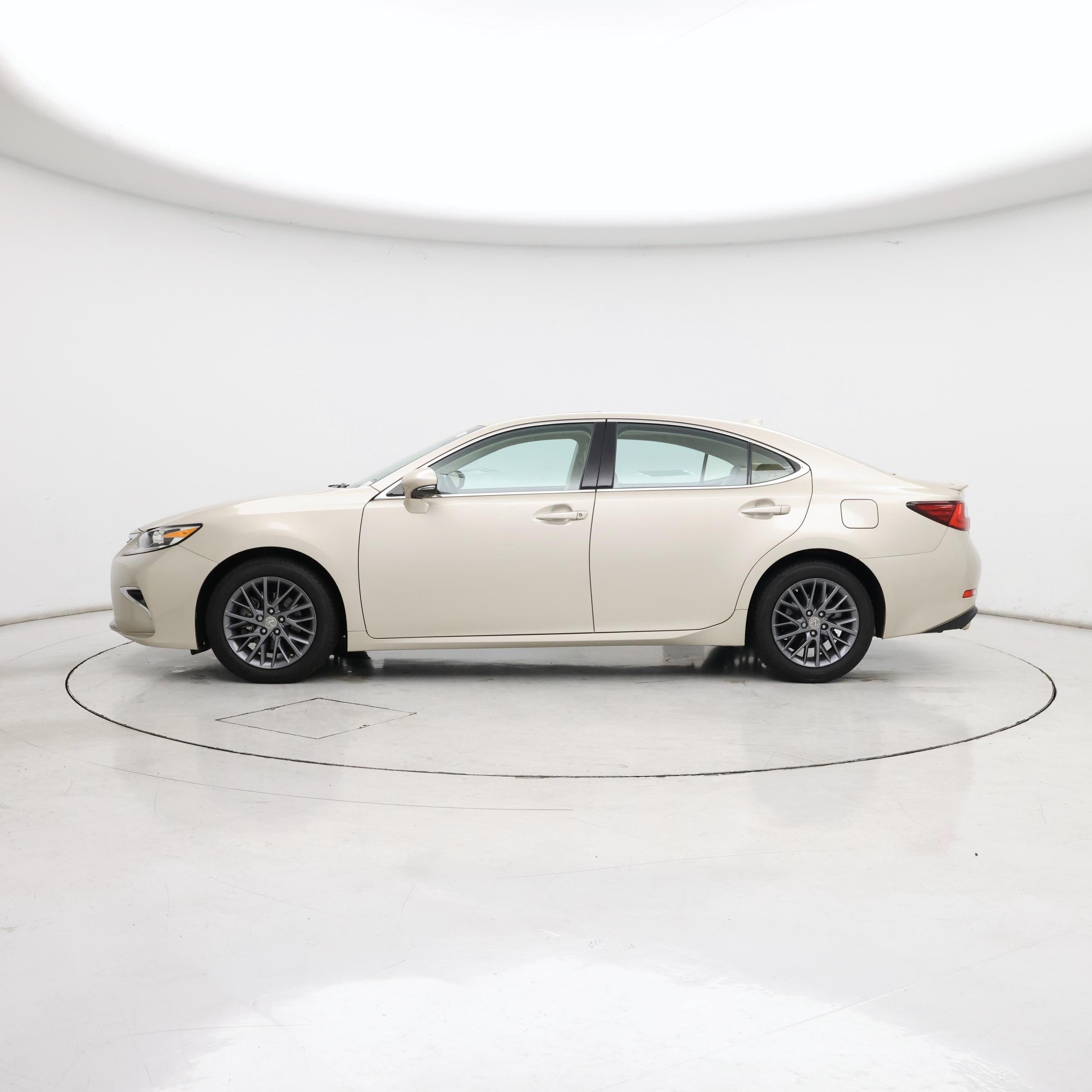 Thumbnail: 2018 Lexus ES - 3