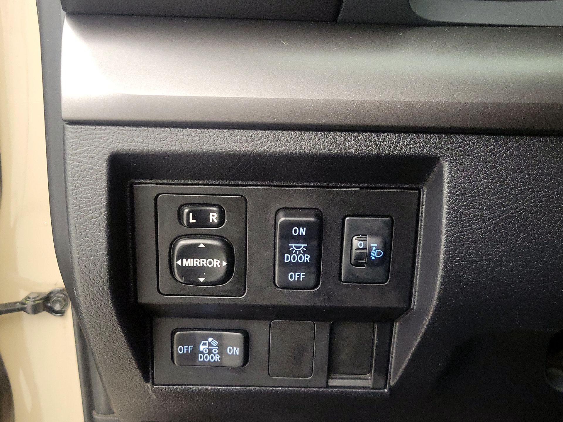 Thumbnail: 2017 Toyota Tundra - 13