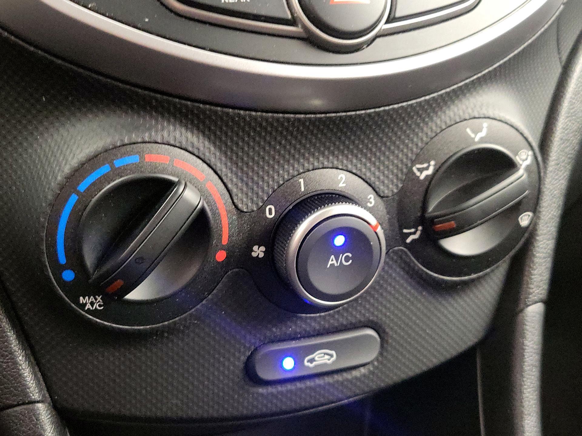 Thumbnail: 2015 Hyundai Accent - 15