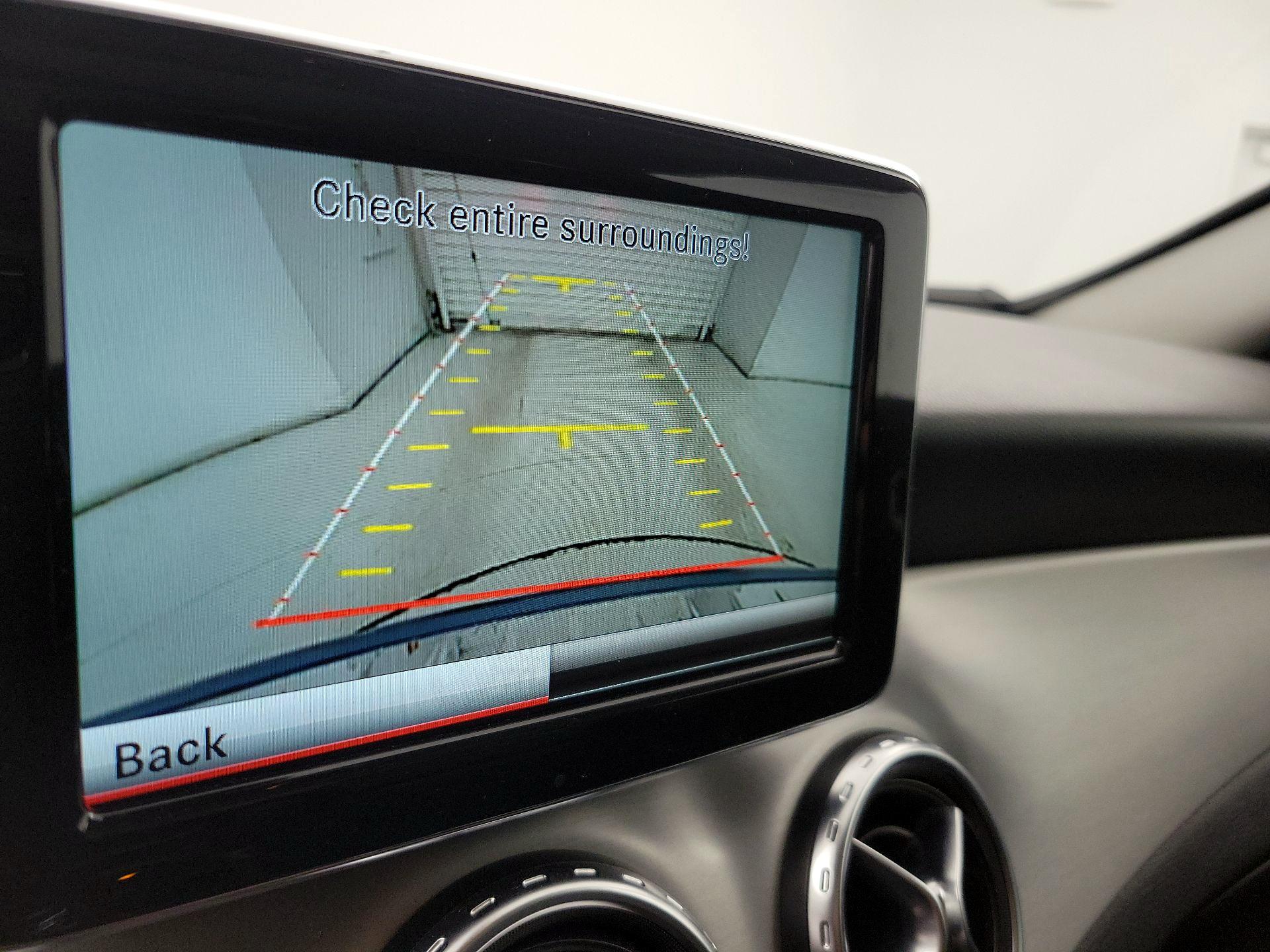 Thumbnail: 2015 Mercedes-Benz GLA - 15