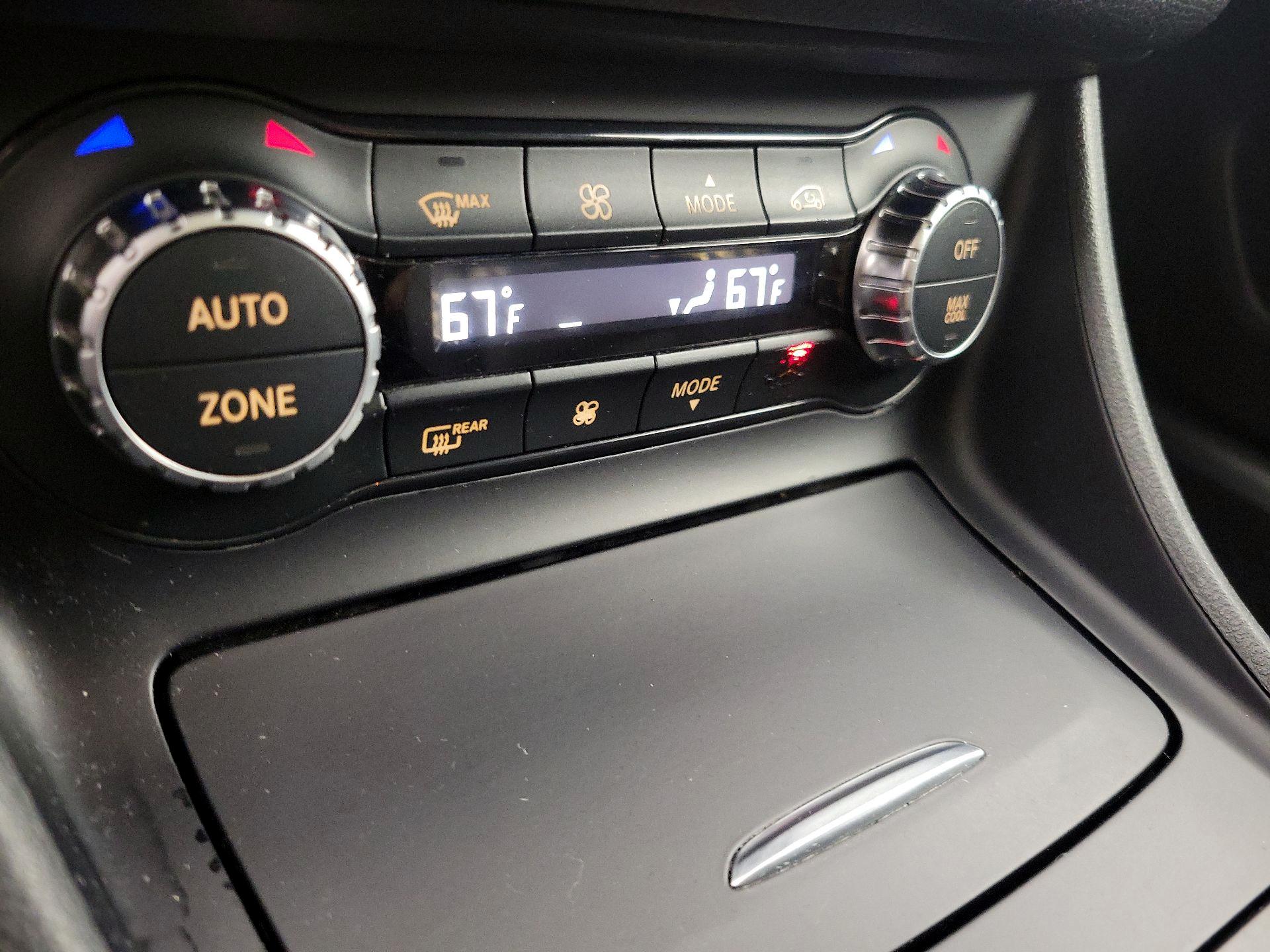 Thumbnail: 2015 Mercedes-Benz GLA - 17