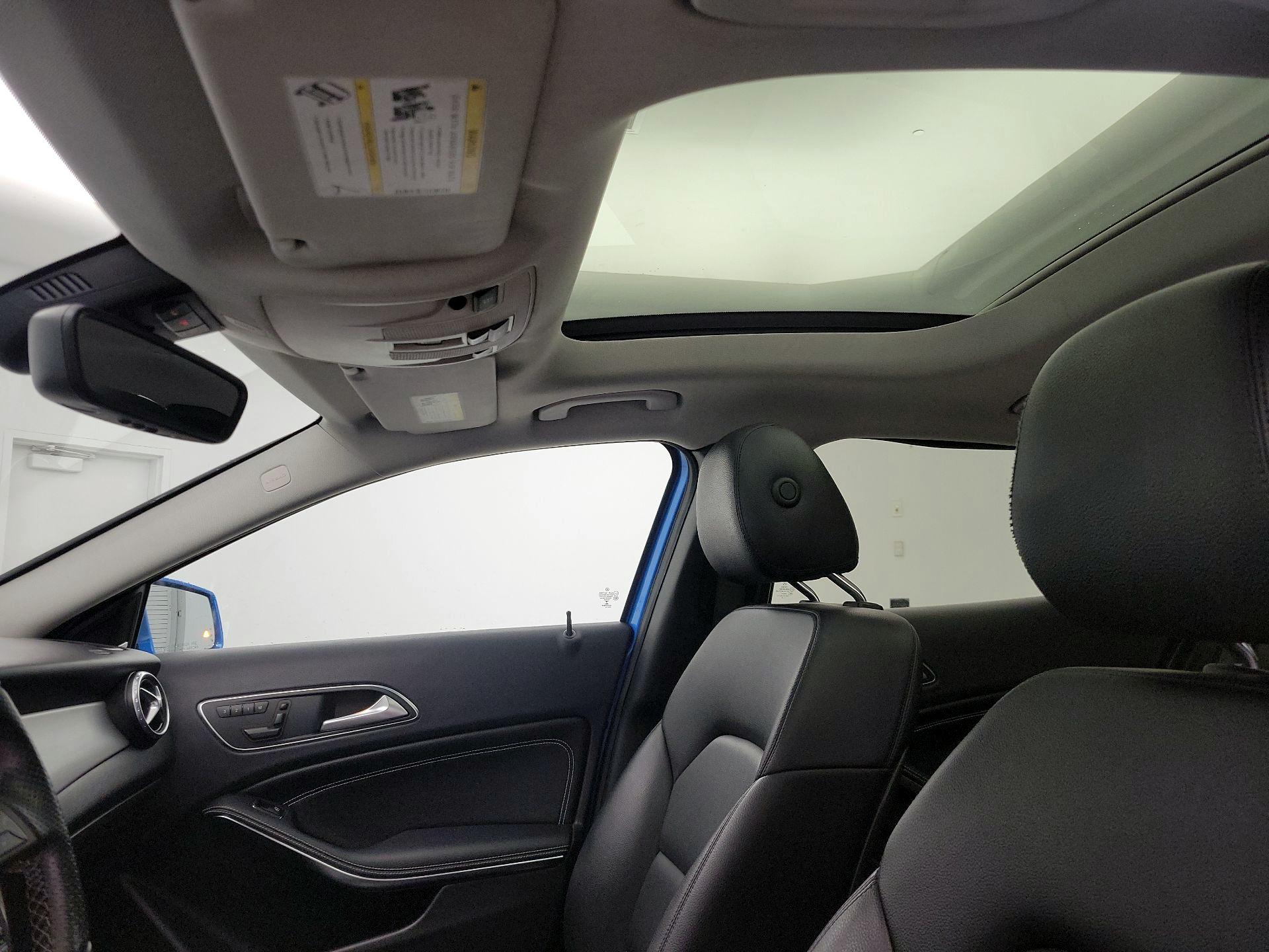 Thumbnail: 2015 Mercedes-Benz GLA - 19