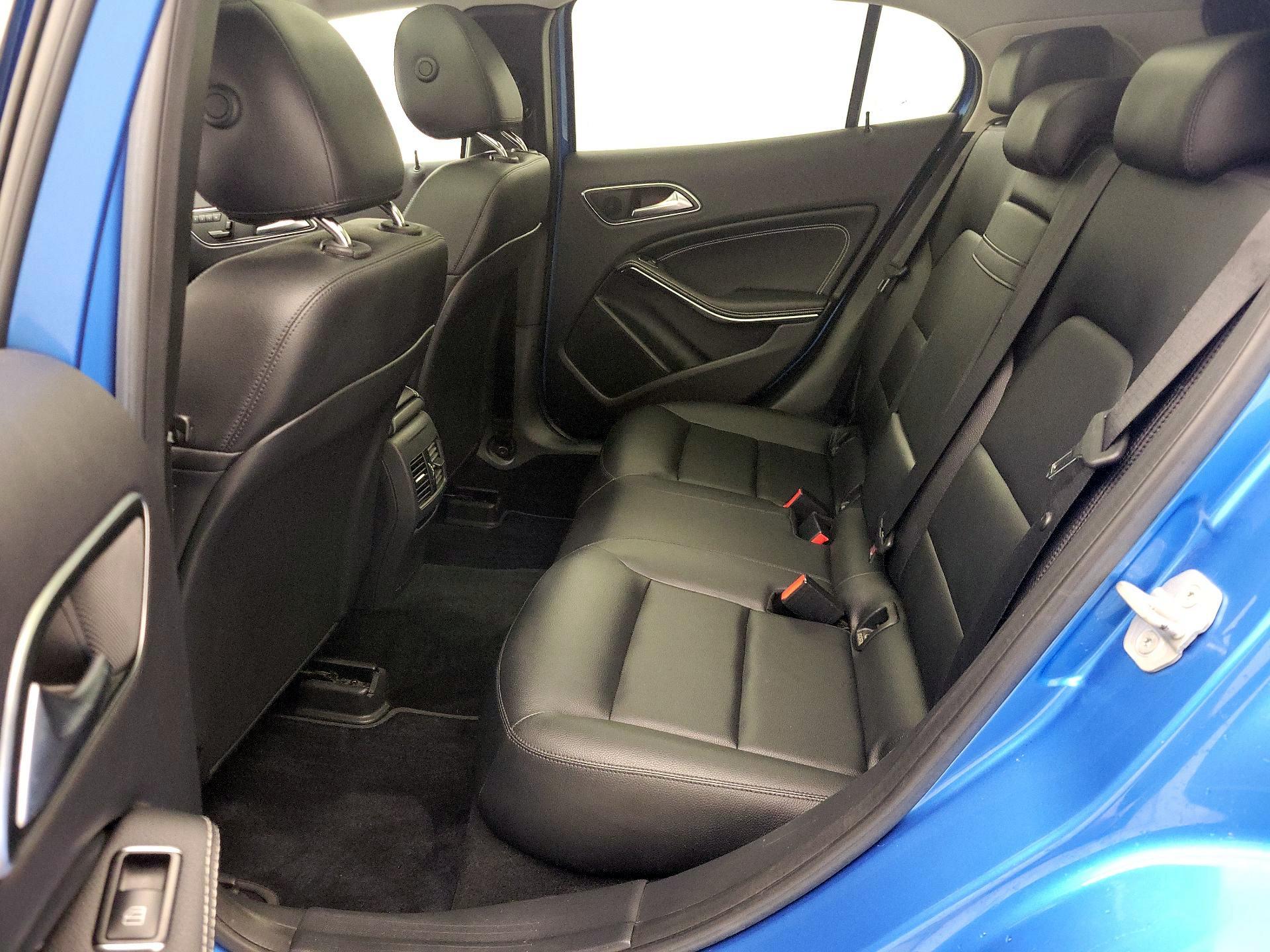 Thumbnail: 2015 Mercedes-Benz GLA - 20