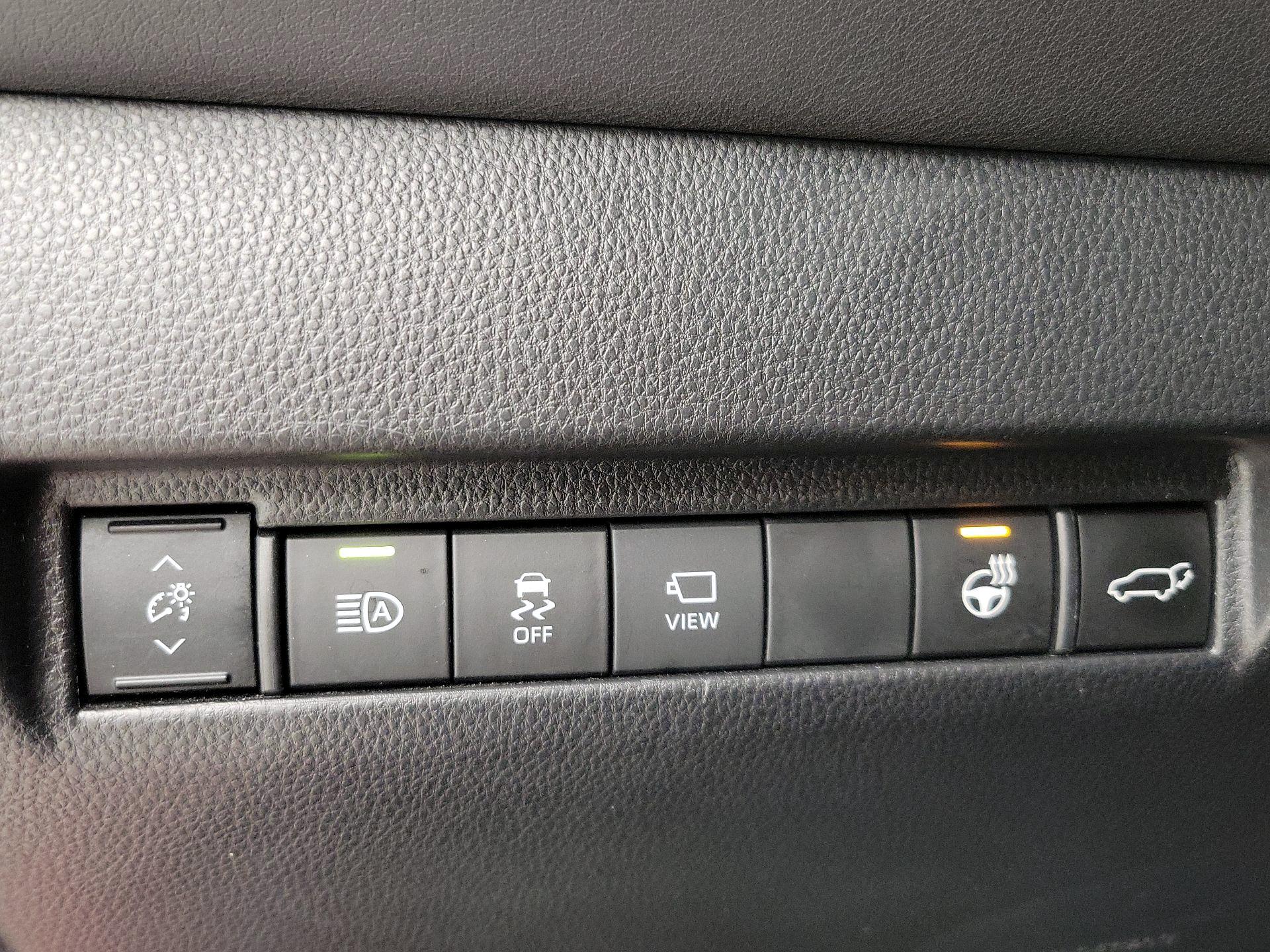 Thumbnail: 2022 Toyota Venza - 13