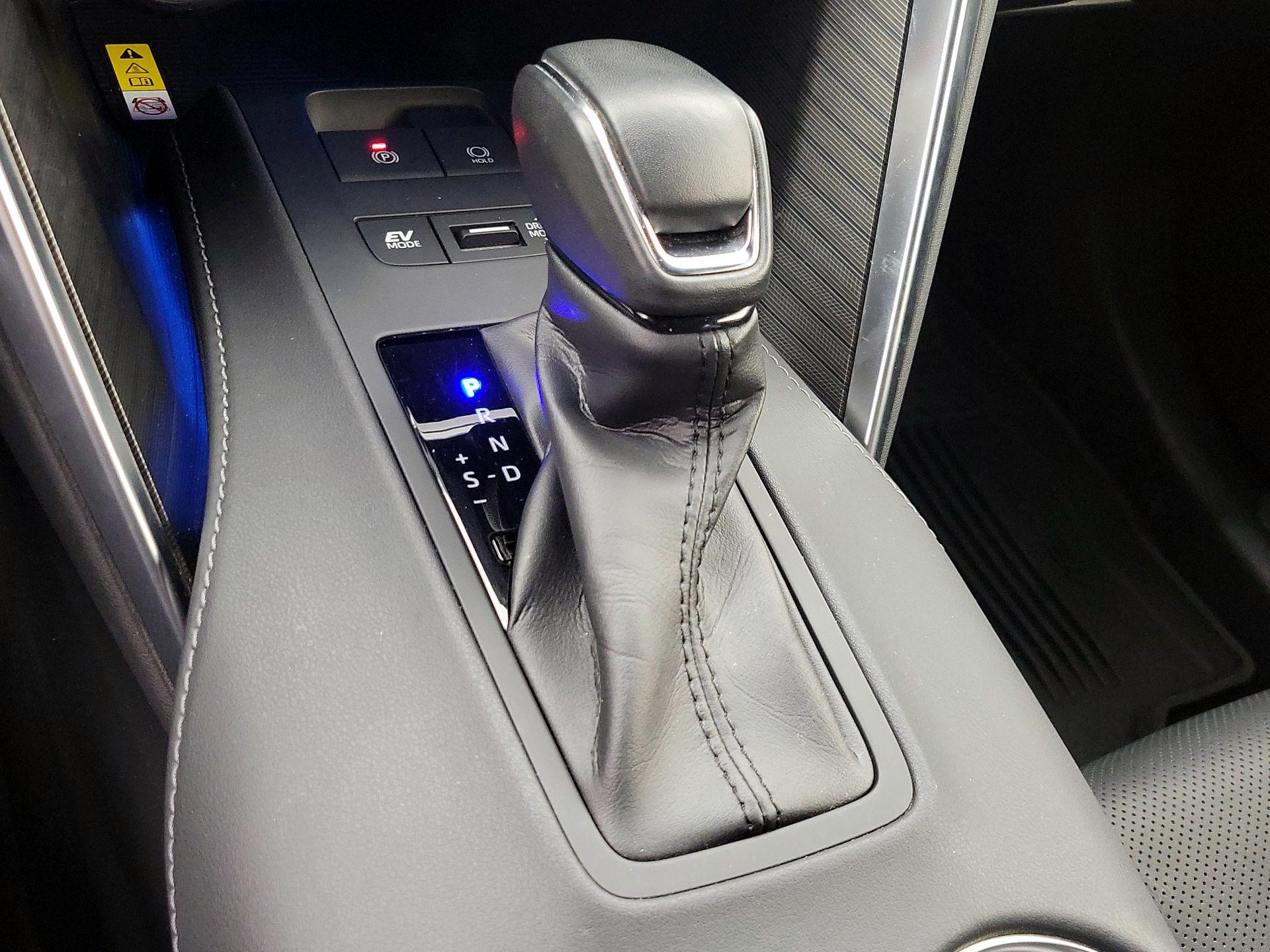 Thumbnail: 2022 Toyota Venza - 18