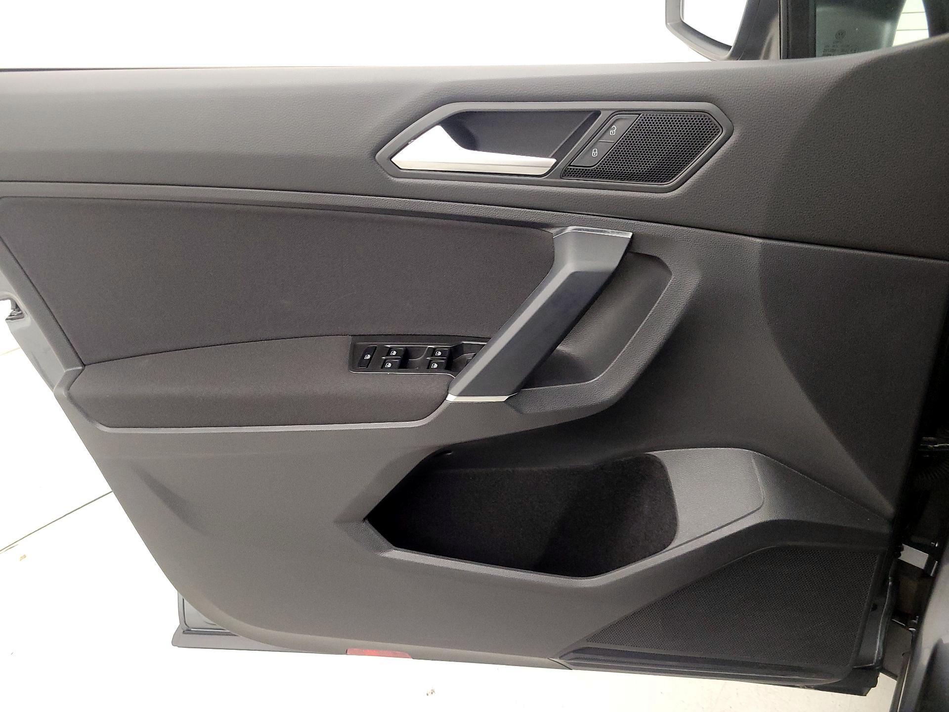 Thumbnail: 2020 Volkswagen Tiguan - 12