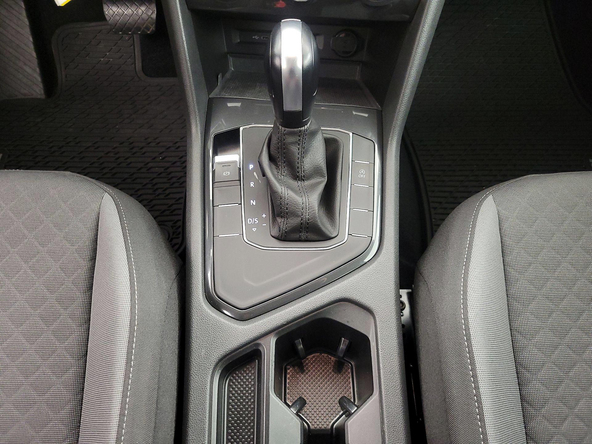 Thumbnail: 2020 Volkswagen Tiguan - 17