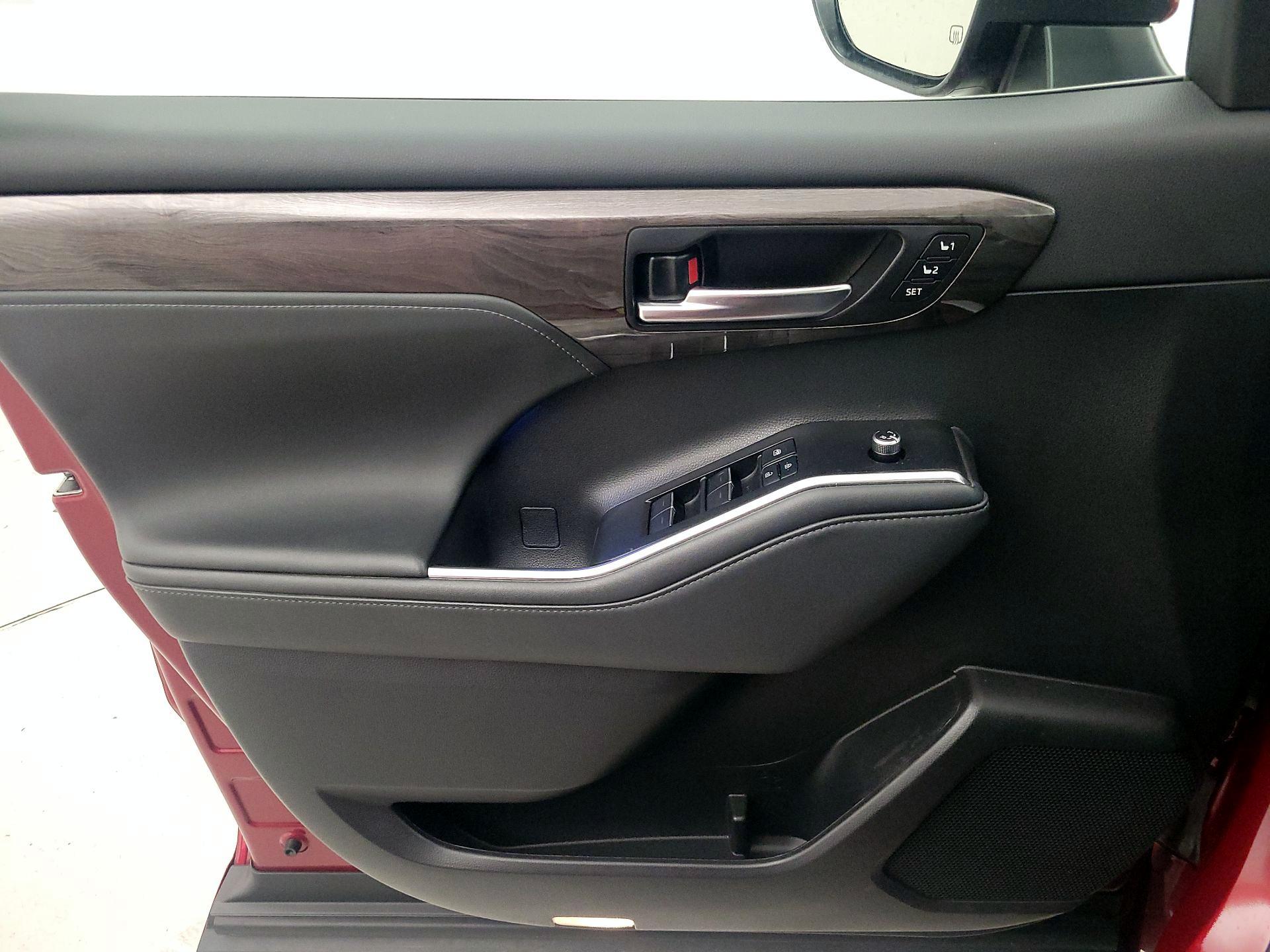 Thumbnail: 2021 Toyota Highlander - 12