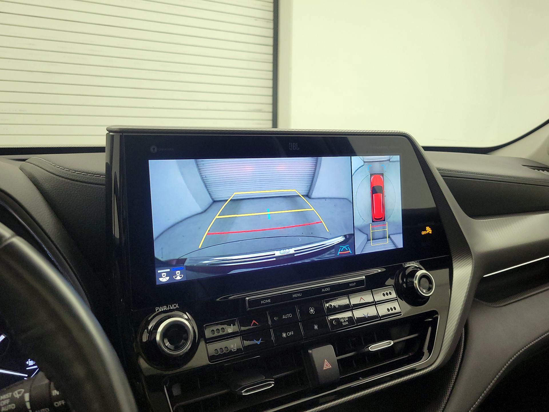 Thumbnail: 2021 Toyota Highlander - 15