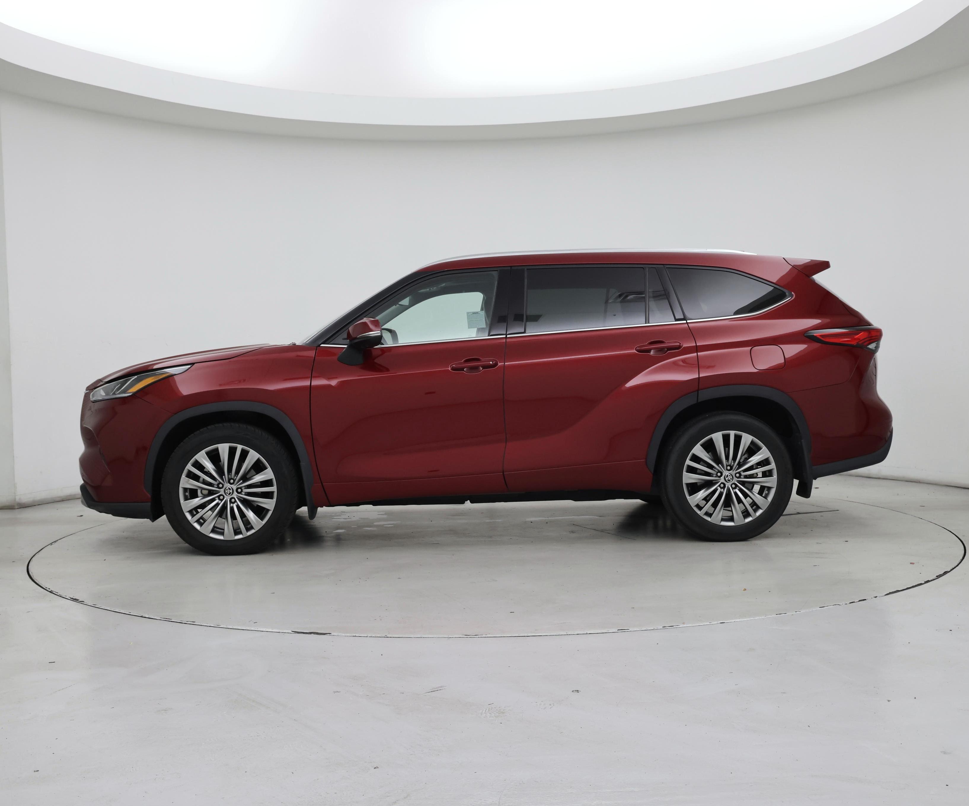 Thumbnail: 2021 Toyota Highlander - 3