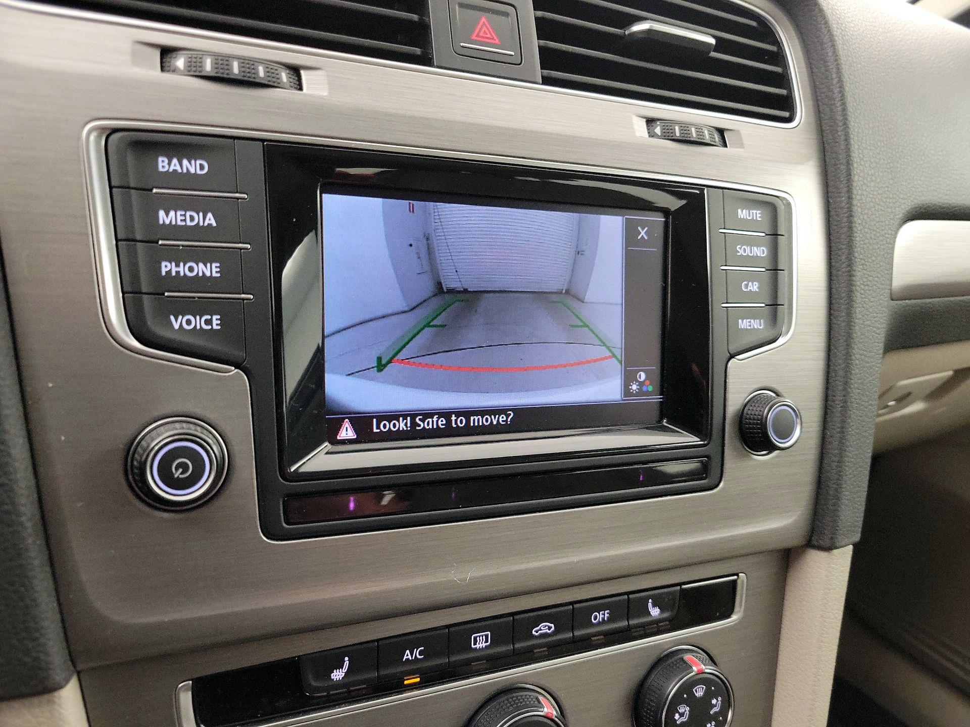 Thumbnail: 2015 Volkswagen Golf - 14