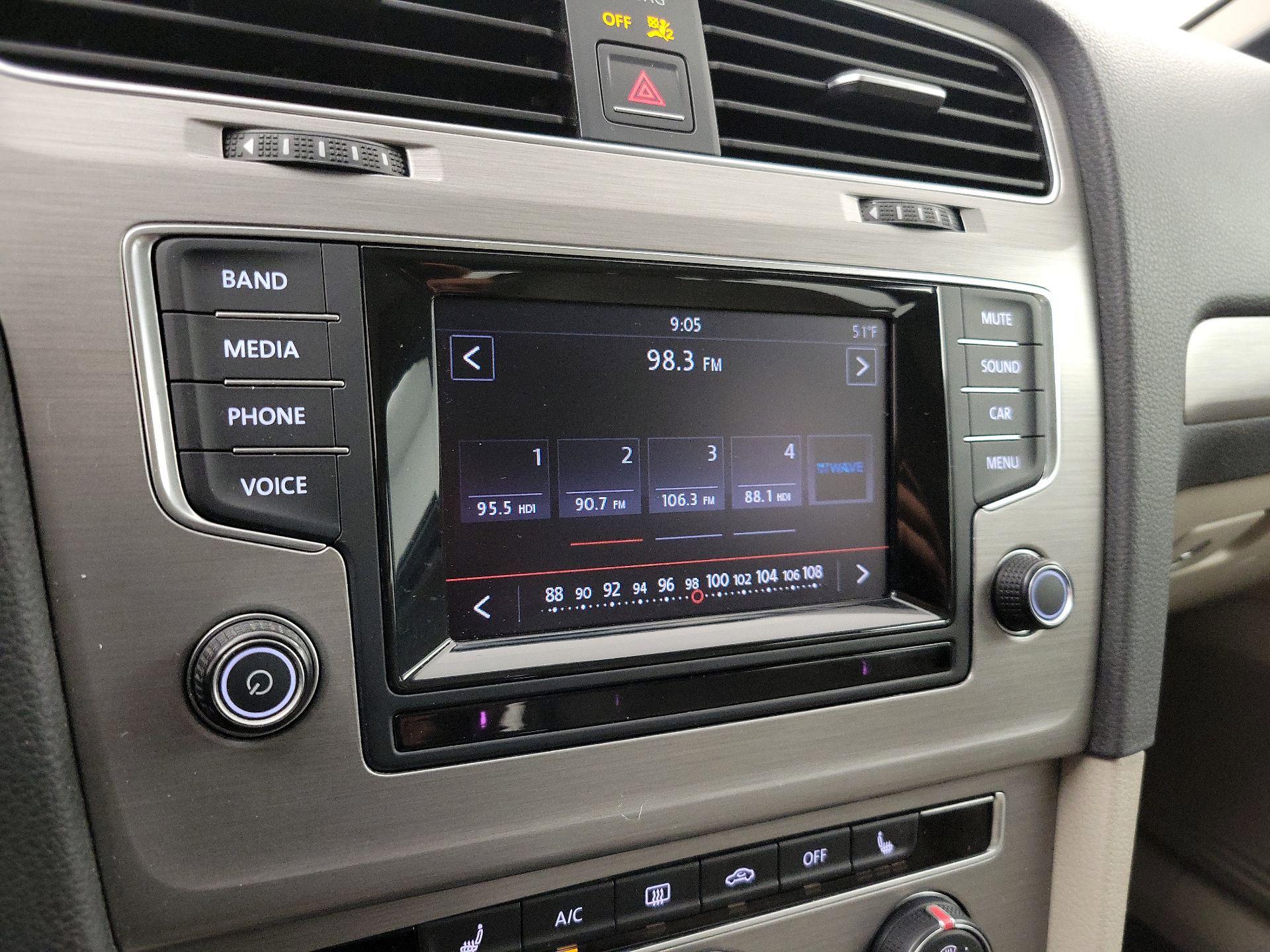 Thumbnail: 2015 Volkswagen Golf - 15