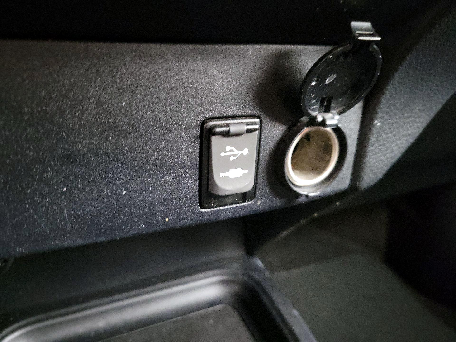 Thumbnail: 2017 Toyota RAV4 - 18