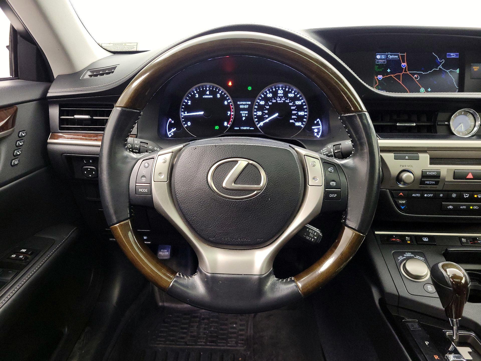 Thumbnail: 2015 Lexus ES - 10