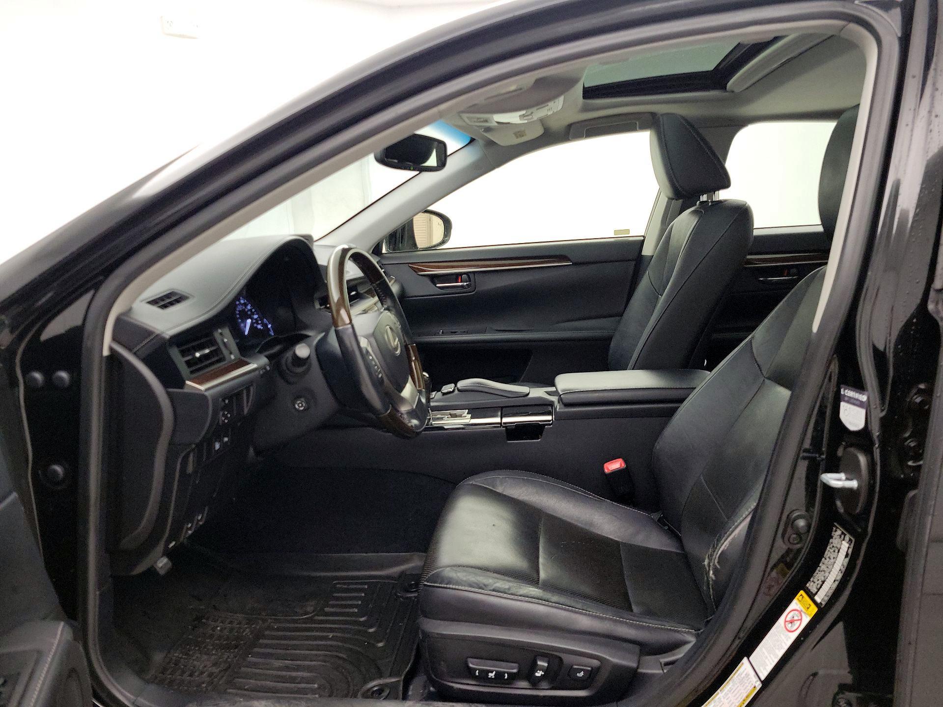 Thumbnail: 2015 Lexus ES - 11