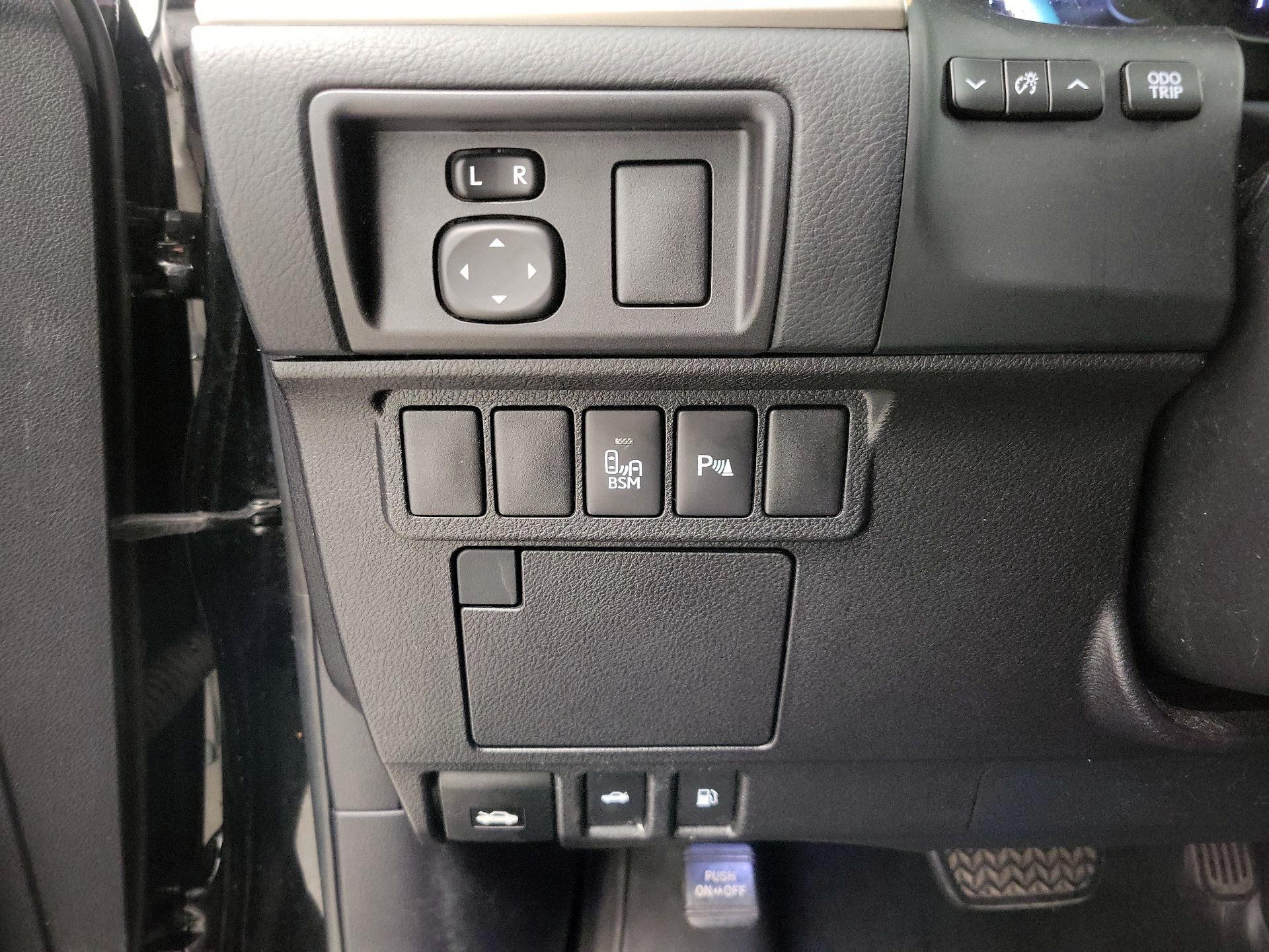 Thumbnail: 2015 Lexus ES - 13