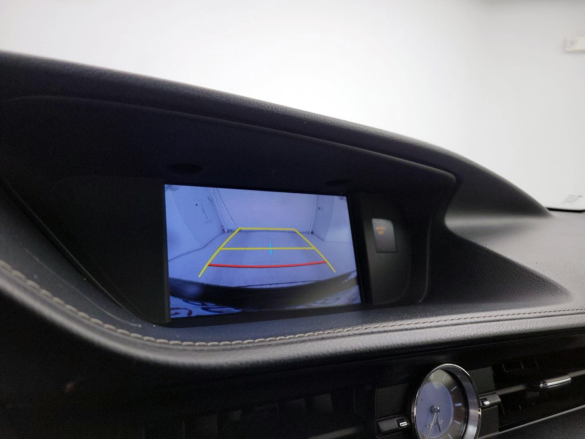 Thumbnail: 2015 Lexus ES - 15