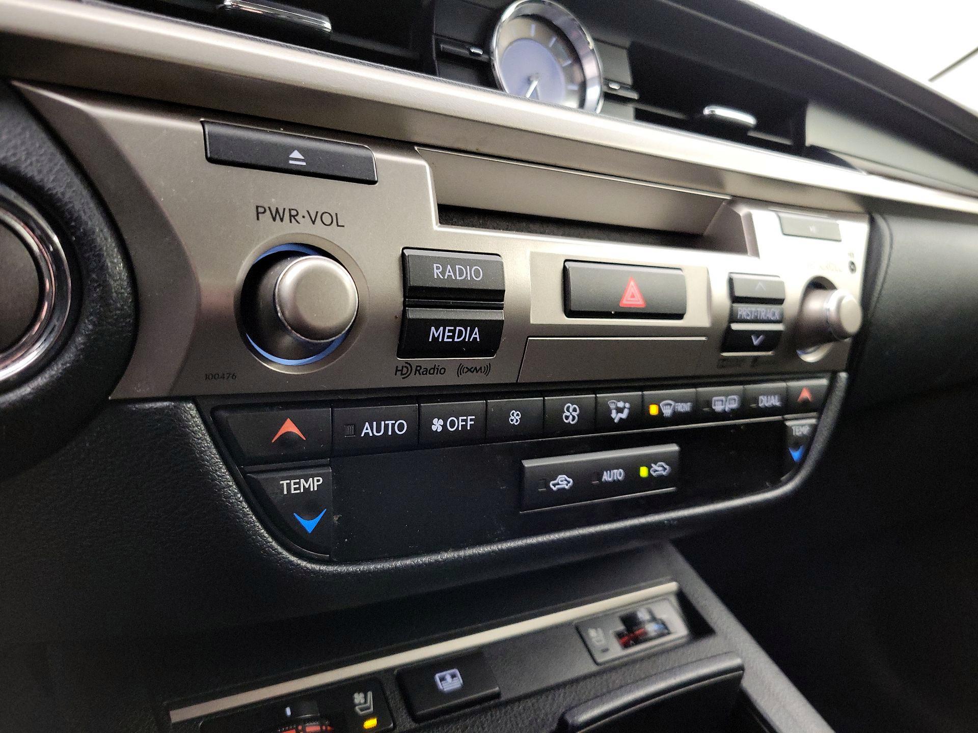 Thumbnail: 2015 Lexus ES - 17