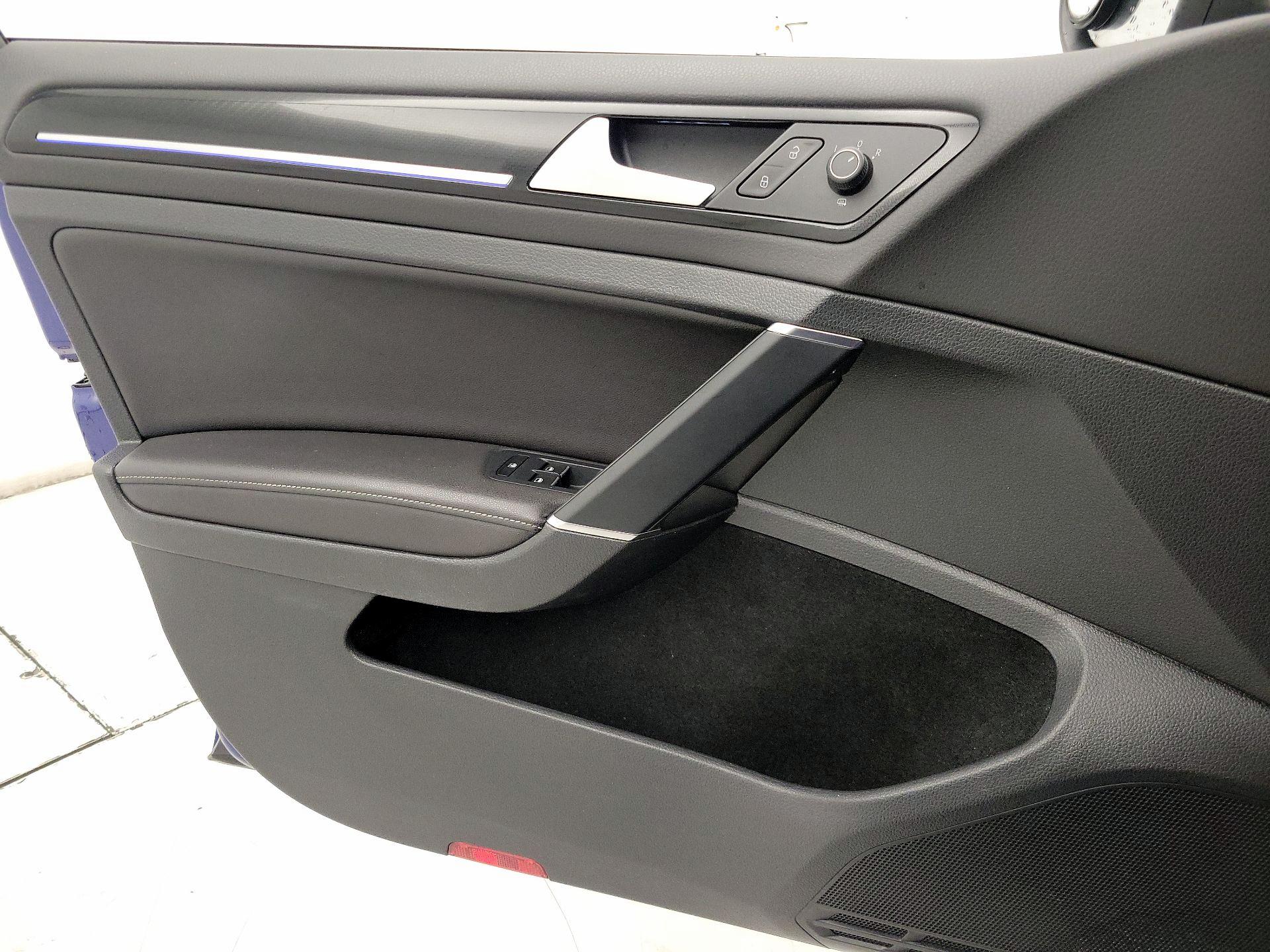 Thumbnail: 2015 Volkswagen Golf - 12