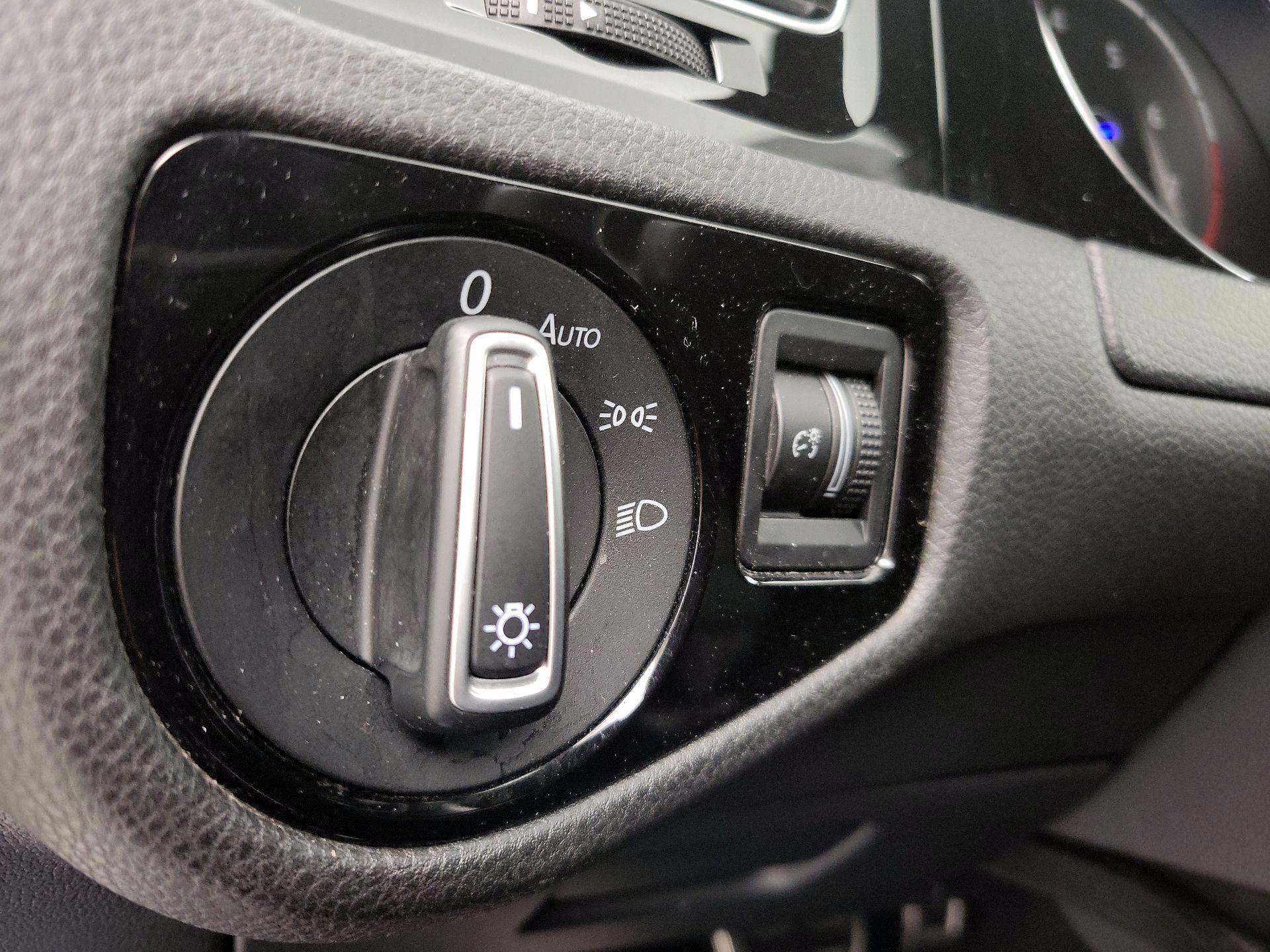 Thumbnail: 2015 Volkswagen Golf - 13