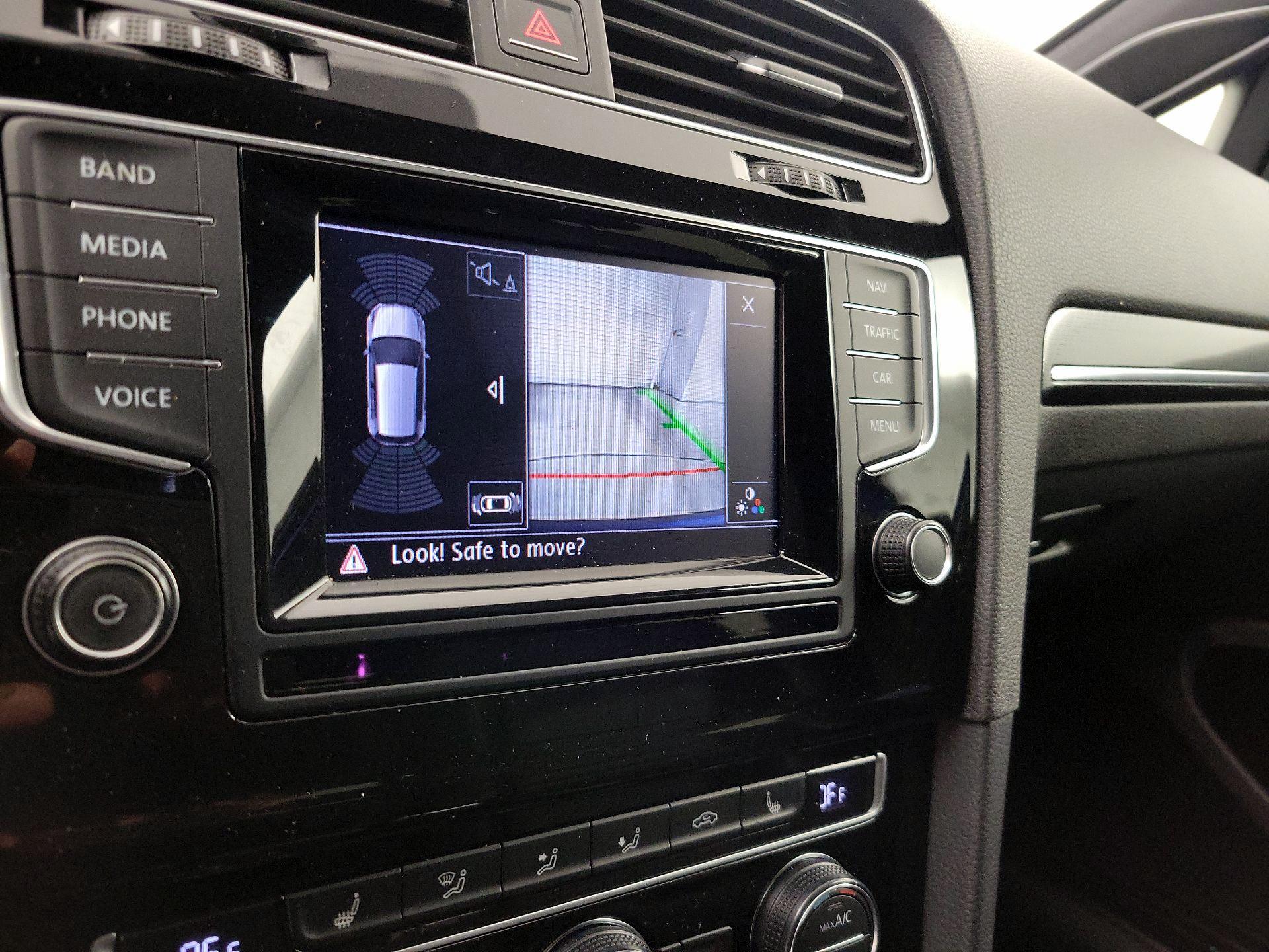 Thumbnail: 2015 Volkswagen Golf - 14