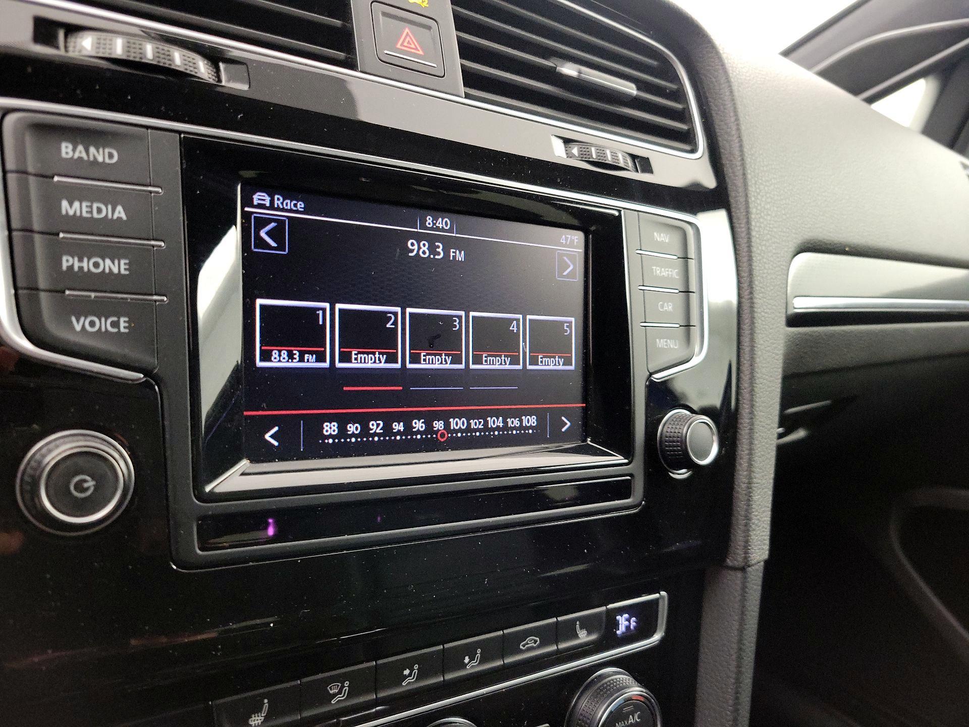 Thumbnail: 2015 Volkswagen Golf - 15