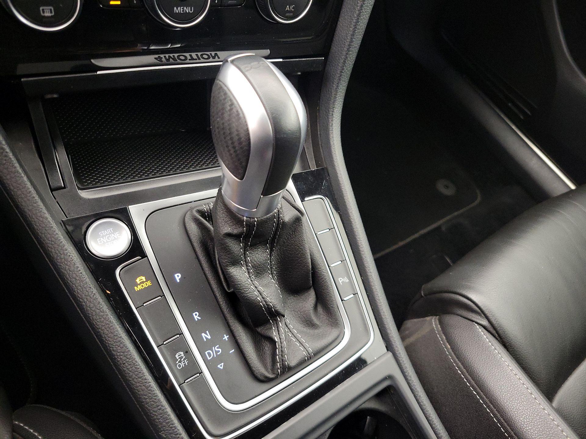 Thumbnail: 2015 Volkswagen Golf - 17