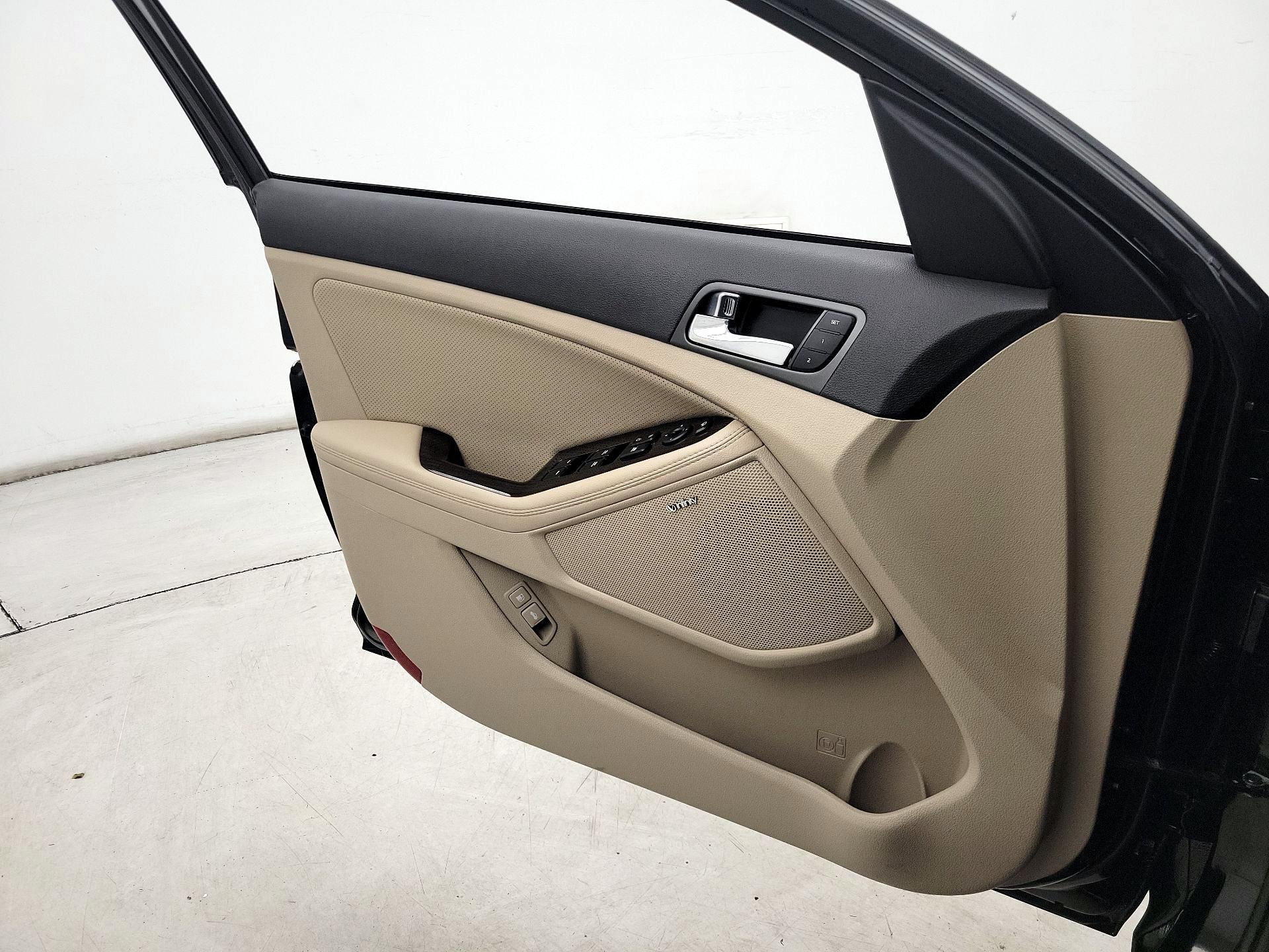 Thumbnail: 2015 Kia Optima - 12