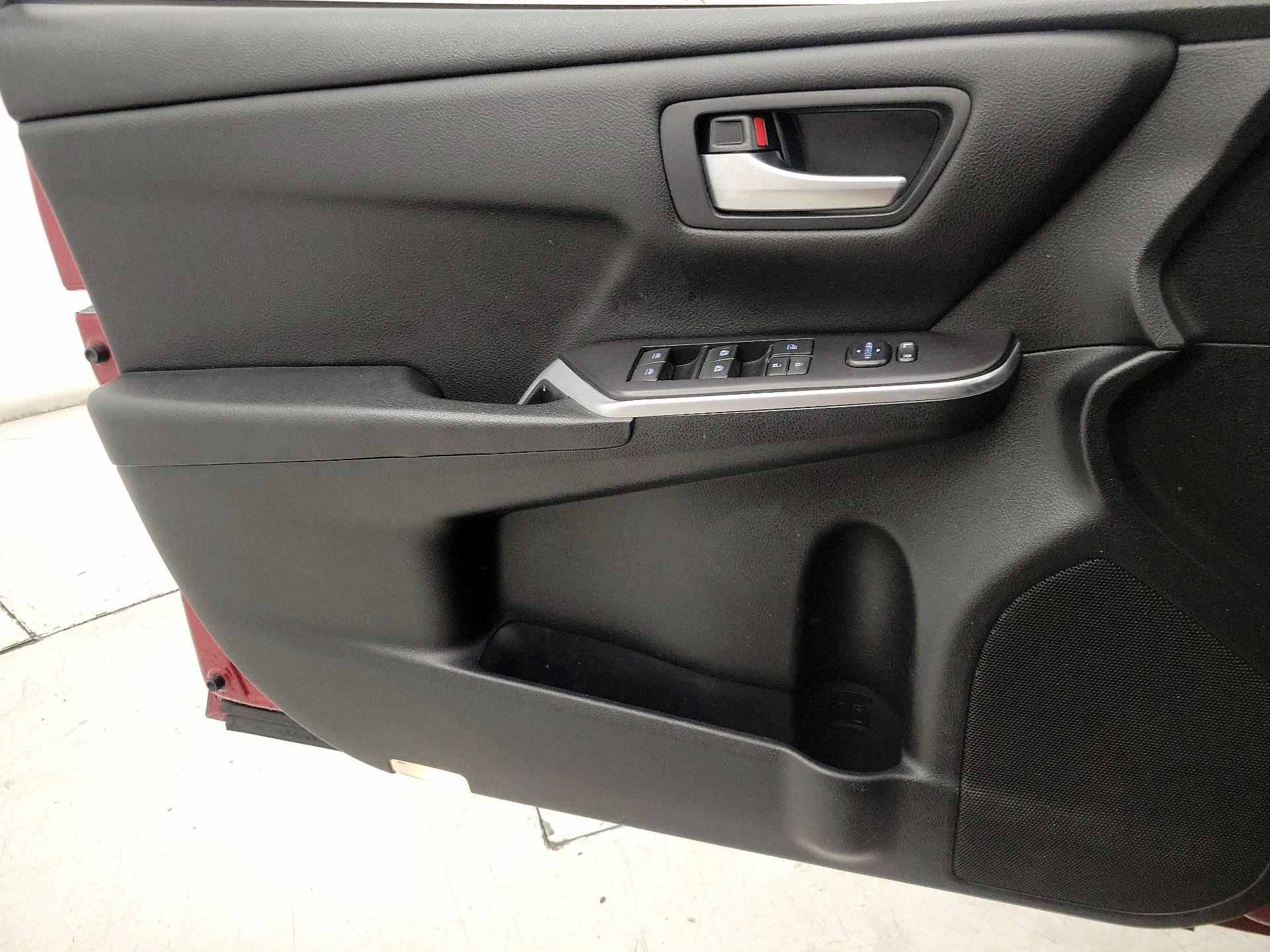 Thumbnail: 2017 Toyota Camry - 12